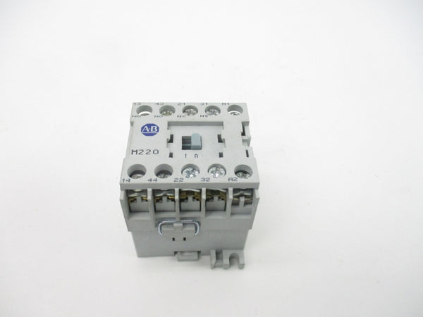 ALLEN BRADLEY 700-M220A1S SER. A 110-120V 16A NSNP