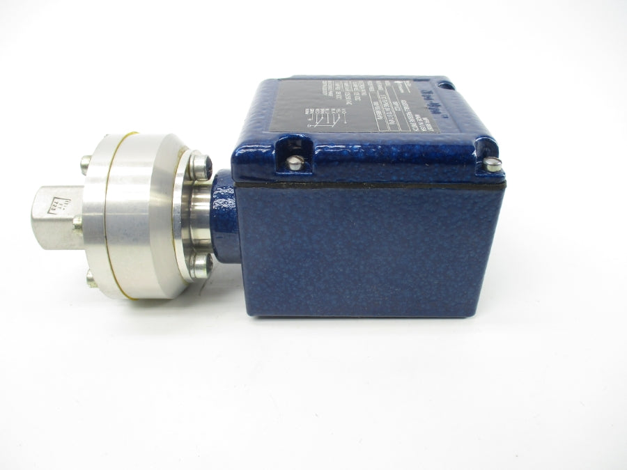 ITT INDUSTRIES 100P11CC3 125/250VAC 11A 5-75PSI NSNP