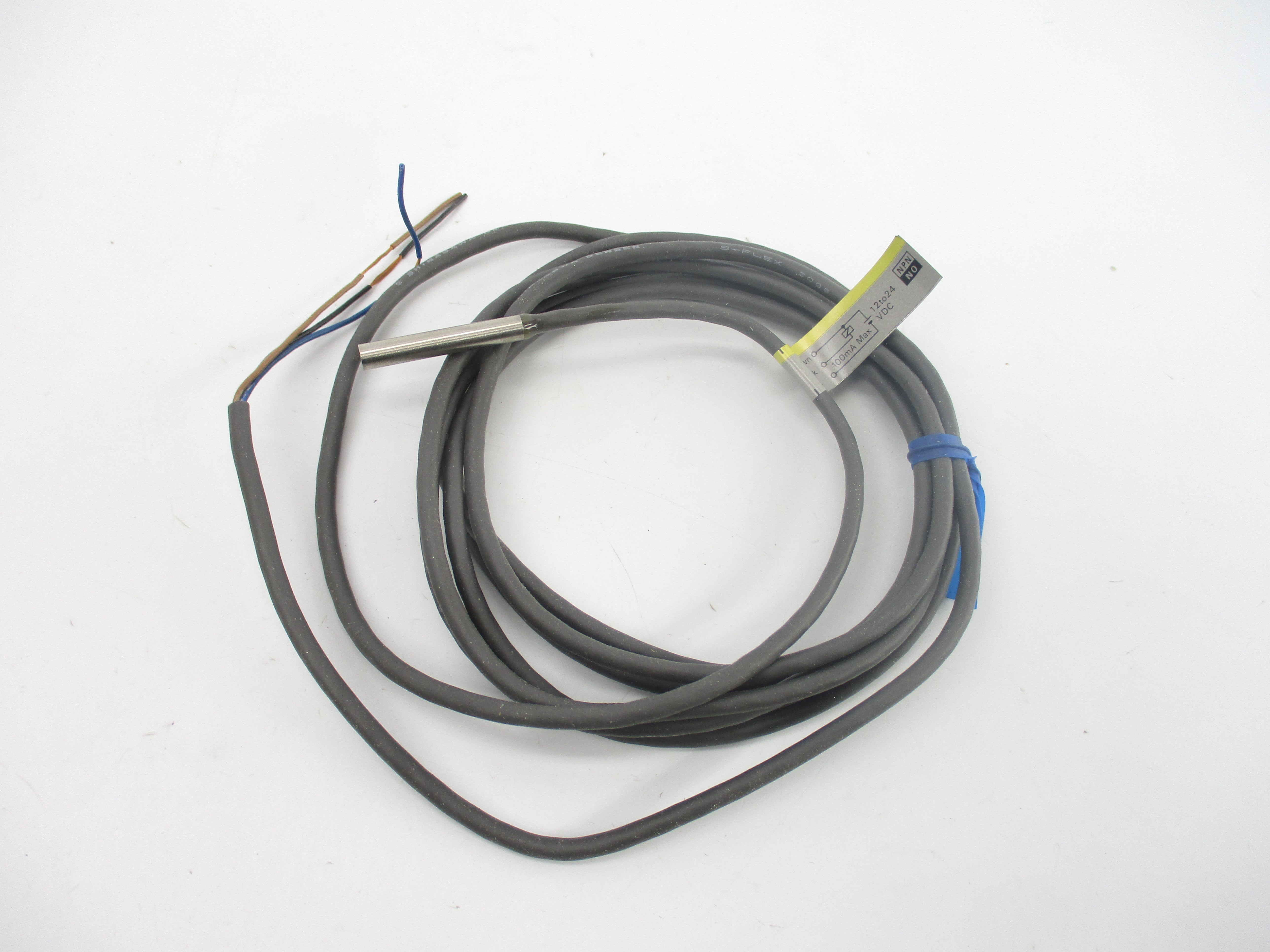 OMRON E2E-CR8C1 12-24VDC 2M NSMP