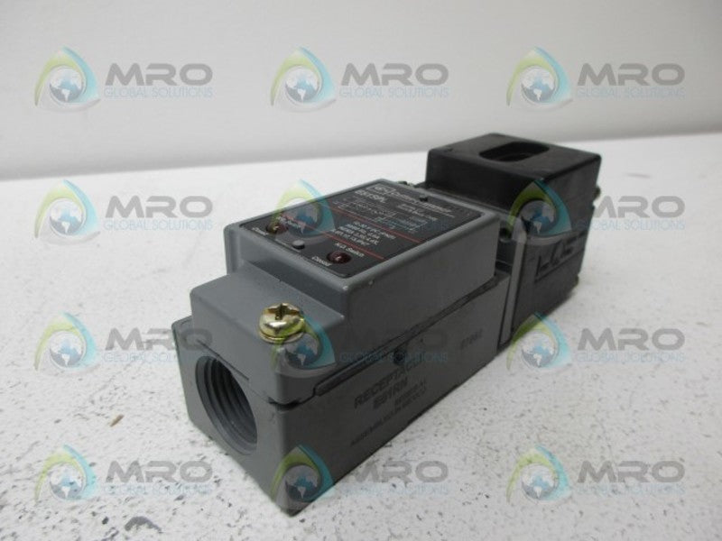 CUTLER HAMMER E51DF3 FIBER OPTIC PROXIMITY SWITCH UNMP