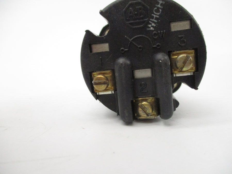 ALLEN BRADLEY 800T-U12 SER. P 300VAC UNMP
