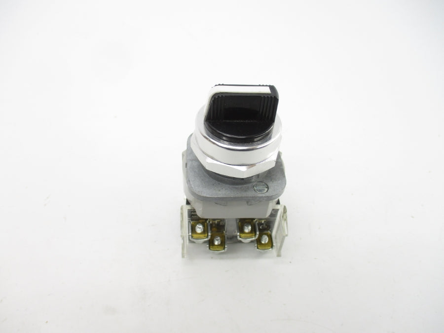 ALLEN BRADLEY 800T-J4B SER. T (WH) NSMP