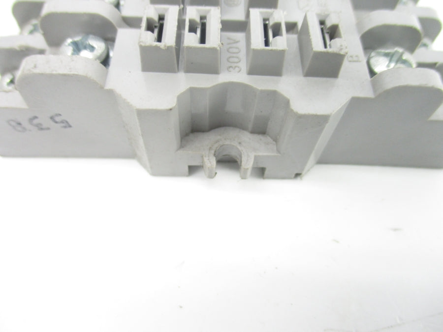 AMF 27E121 300V 15A UNMP