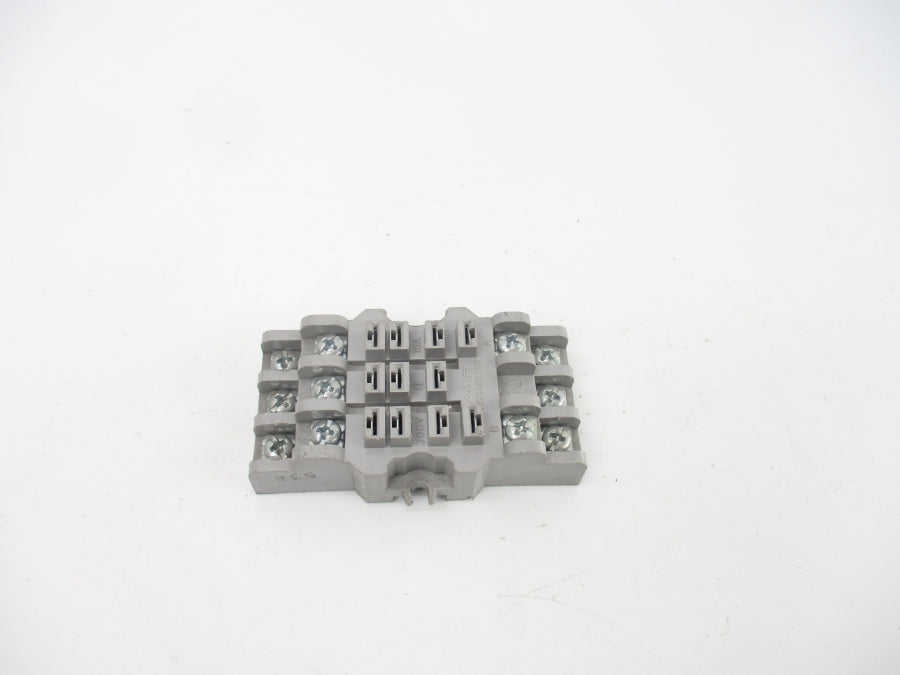AMF 27E121 300V 15A UNMP