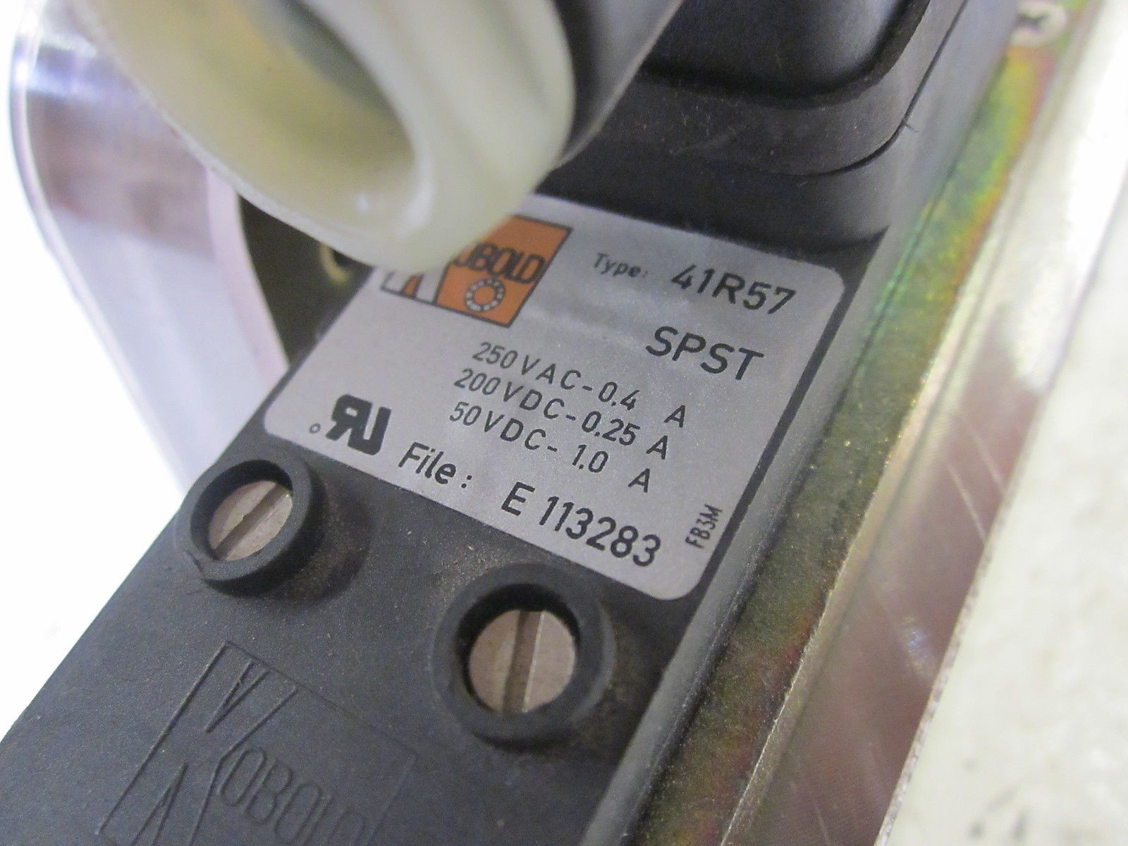 KOBOLT 41R57 FLOW SWITCH CONNECTOR 250VAC *USED*