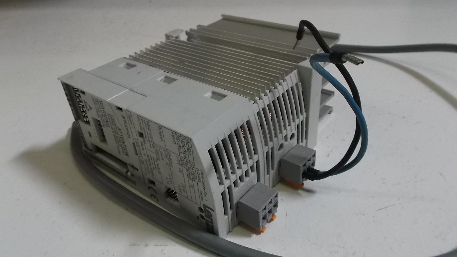 LENZE DRIVE E82EV251_3B UNMP