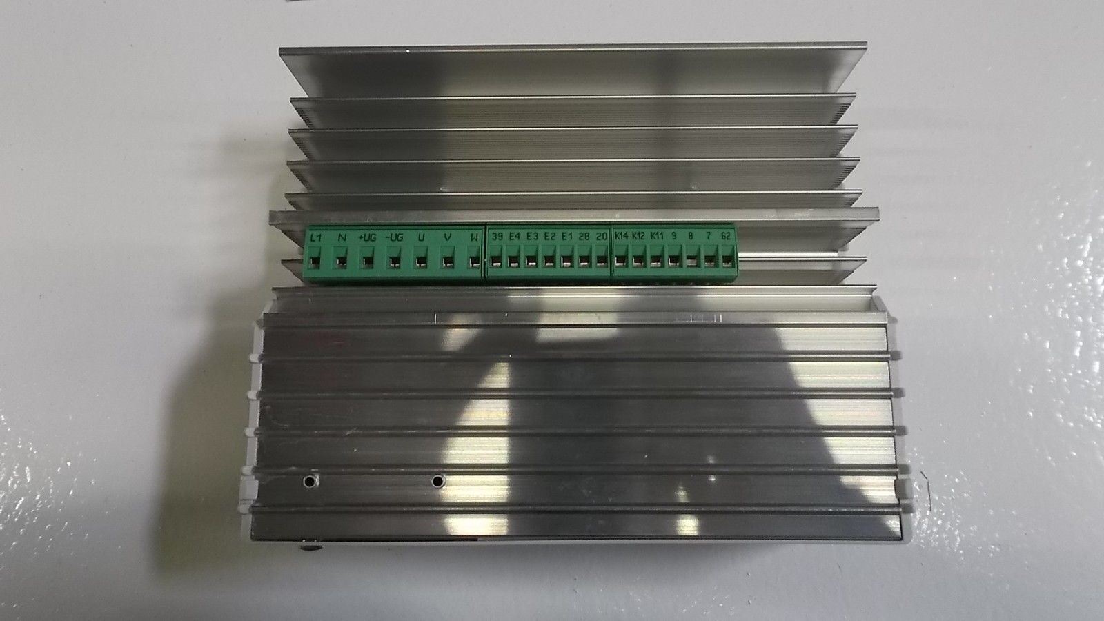 LENZE INVERTER EVE8202-E-V002 UNMP