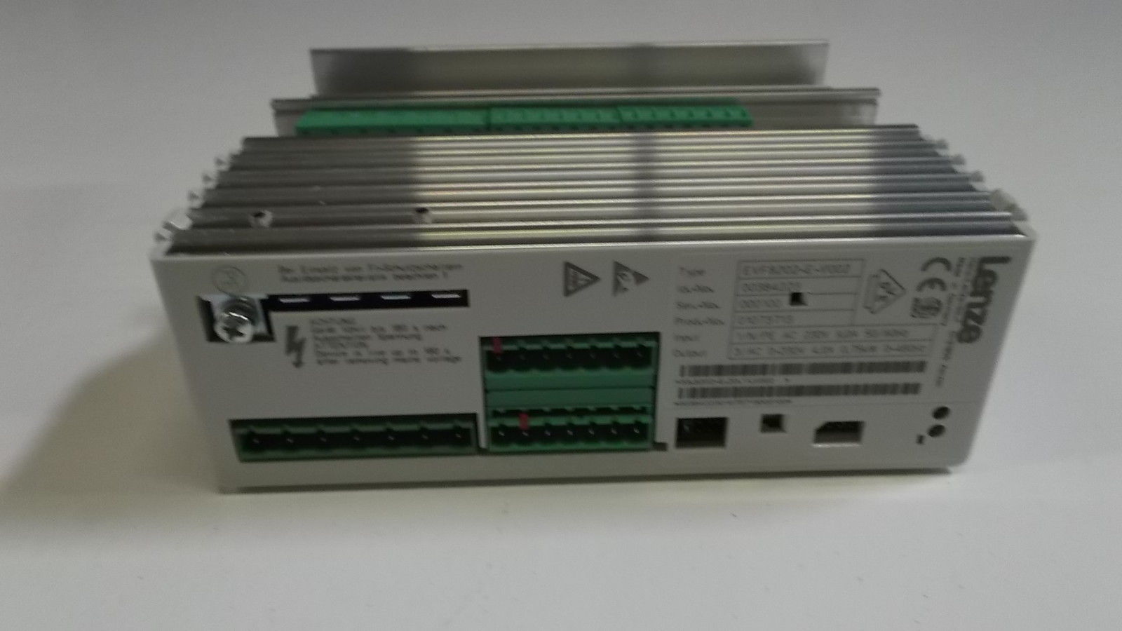 LENZE INVERTER EVE8202-E-V002 UNMP