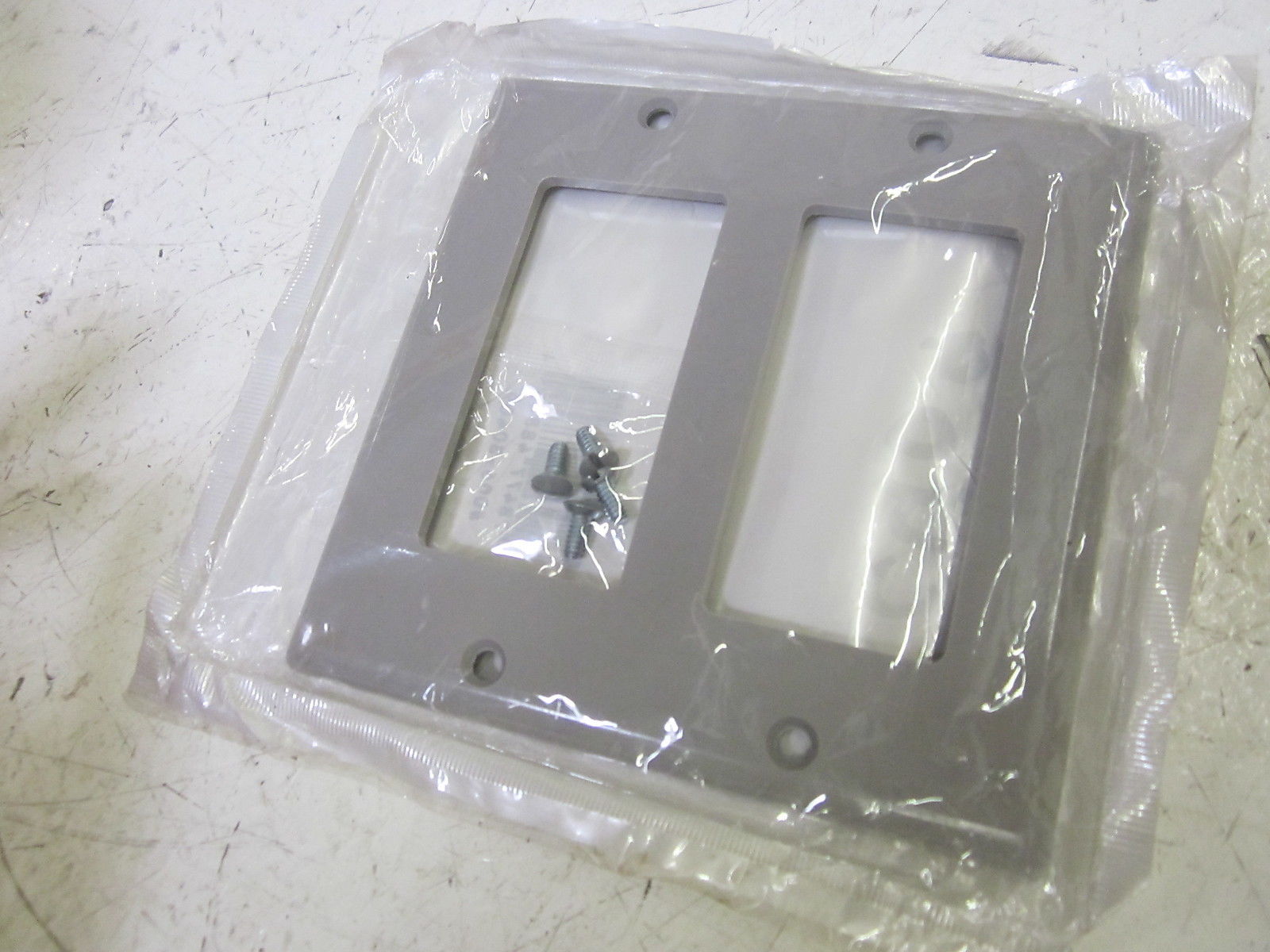 LEVITON 006-80409 RECEPTACLE COVER 2-GANG  NSMP