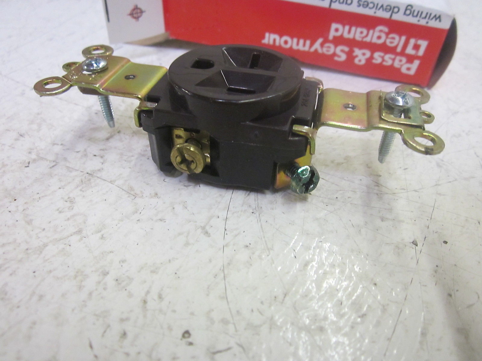 LEVITON 1103-CB TOGGLE SWITCH 15A 125V NSMP