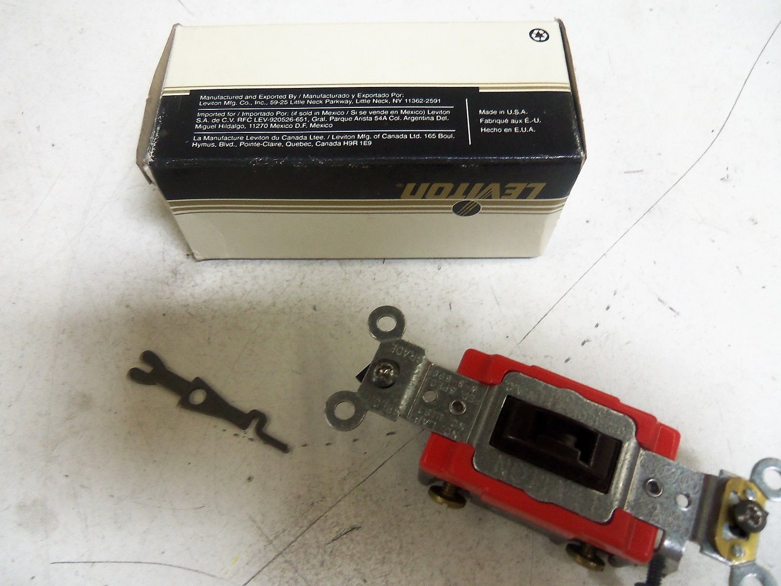 LEVITON 1221-2L *NEW IN BOX*