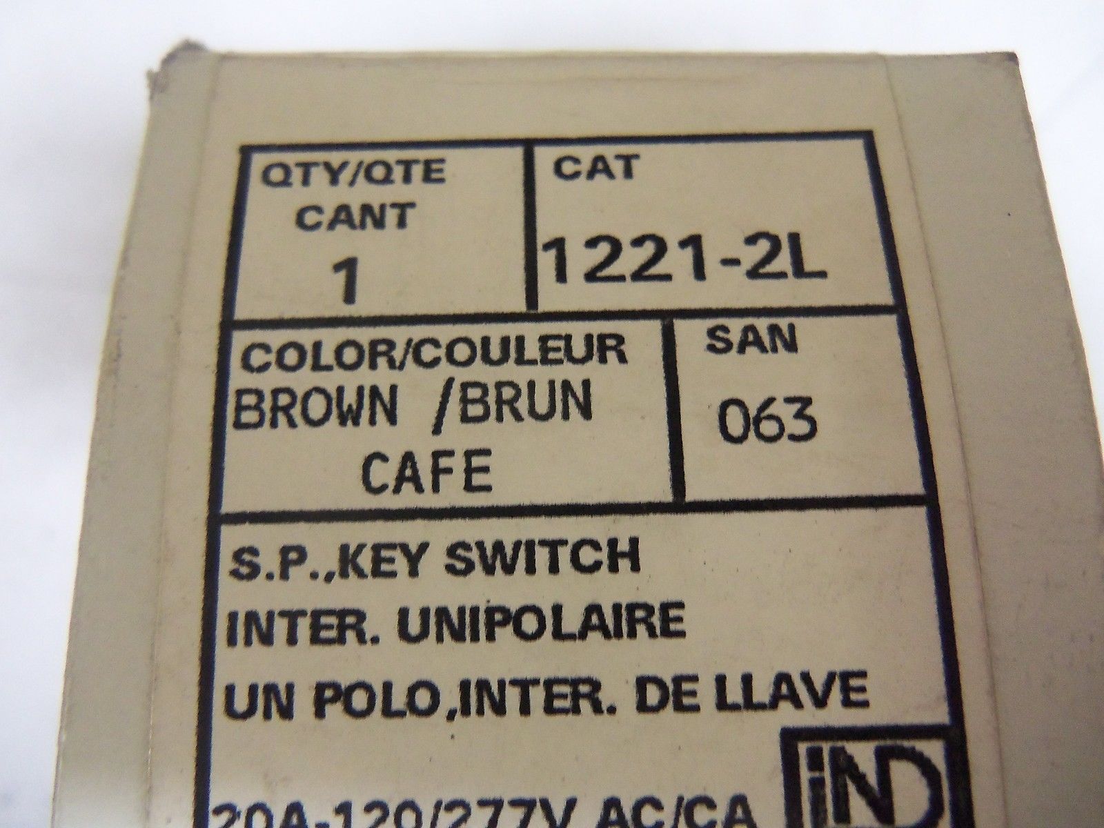 LEVITON 1221-2L *NEW IN BOX*