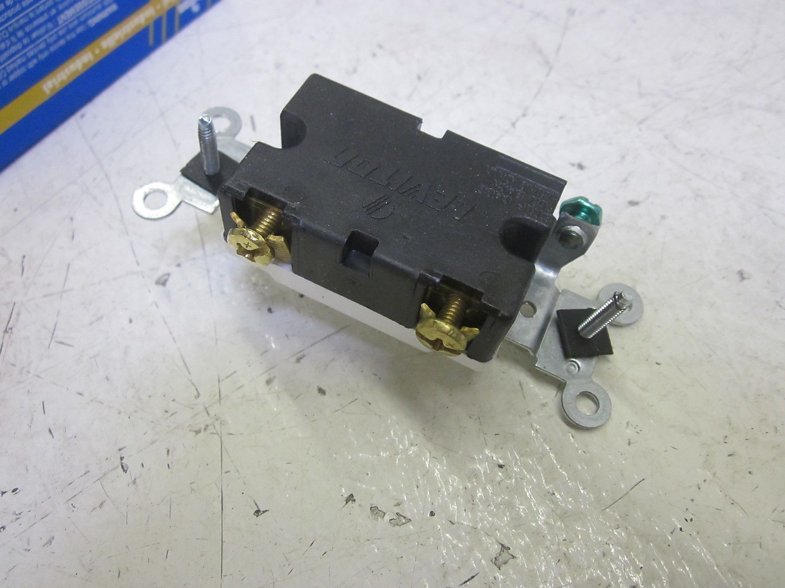 LEVITON 1221-SI IVORY TOGGLE SWITCH 20A 120/277VAC NSMP