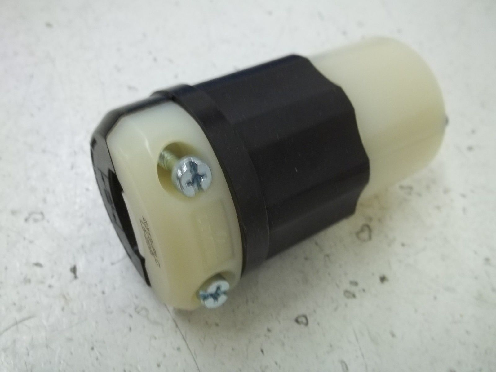 LEVITON 2313-PLC CONNECTOR LOCKING NSMP