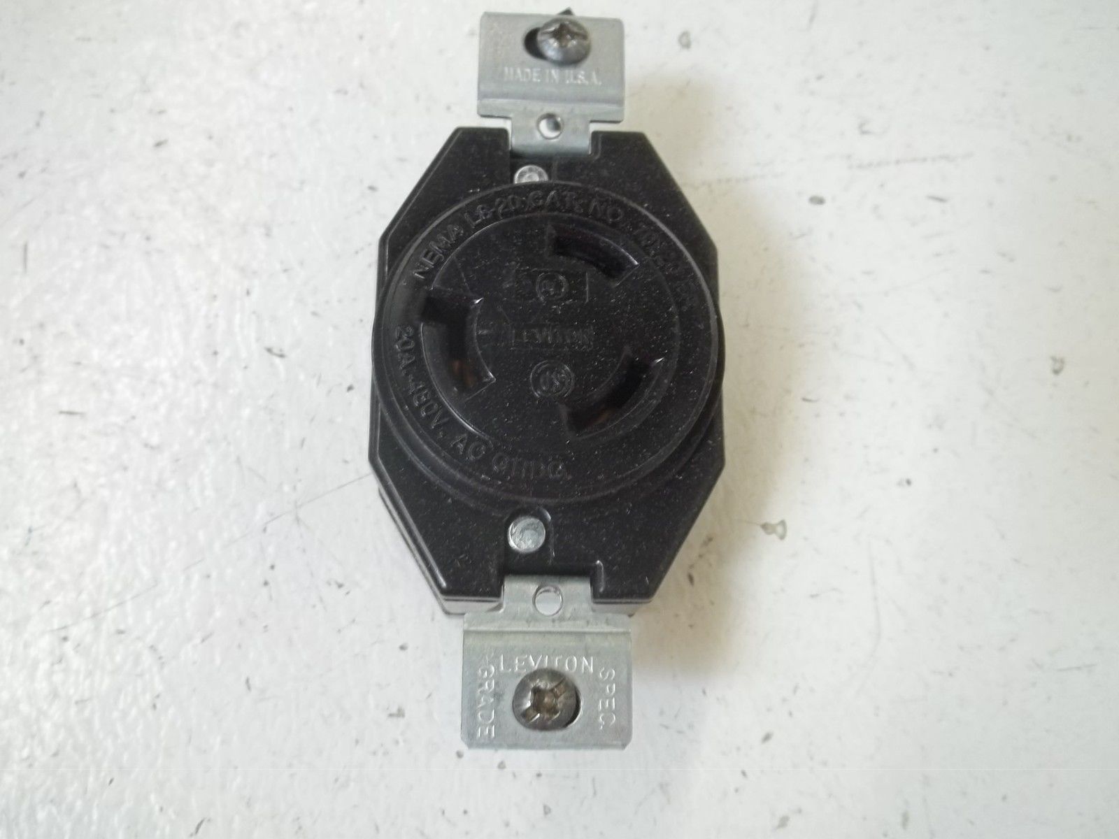 LEVITON 2340 SINGLE,LOCKING GROUNDING 20A-480V AC/CA NSMP