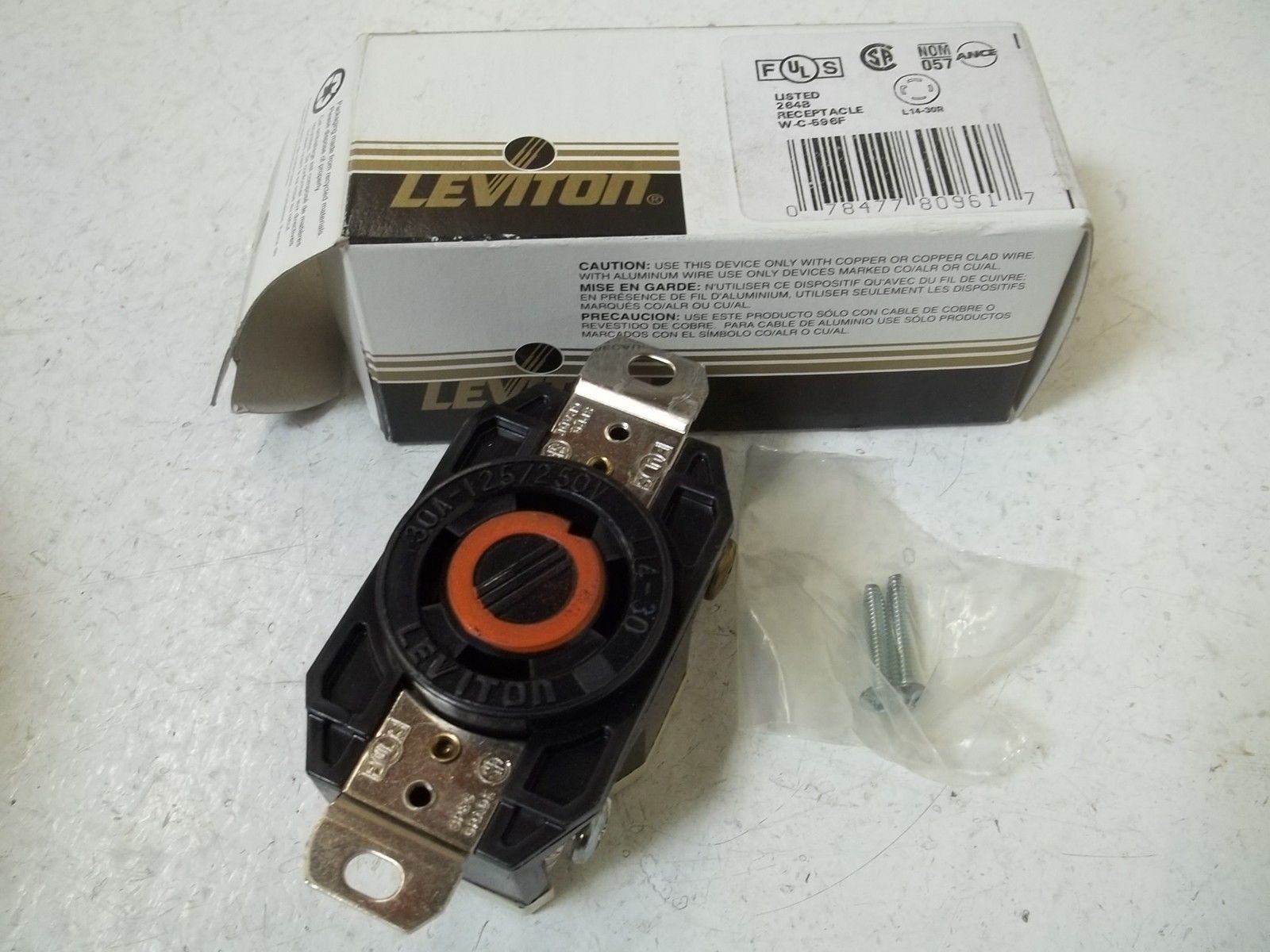 LEVITON 2710 3-P,4-W SINGLE LOCK REC. GROUND  NSMP