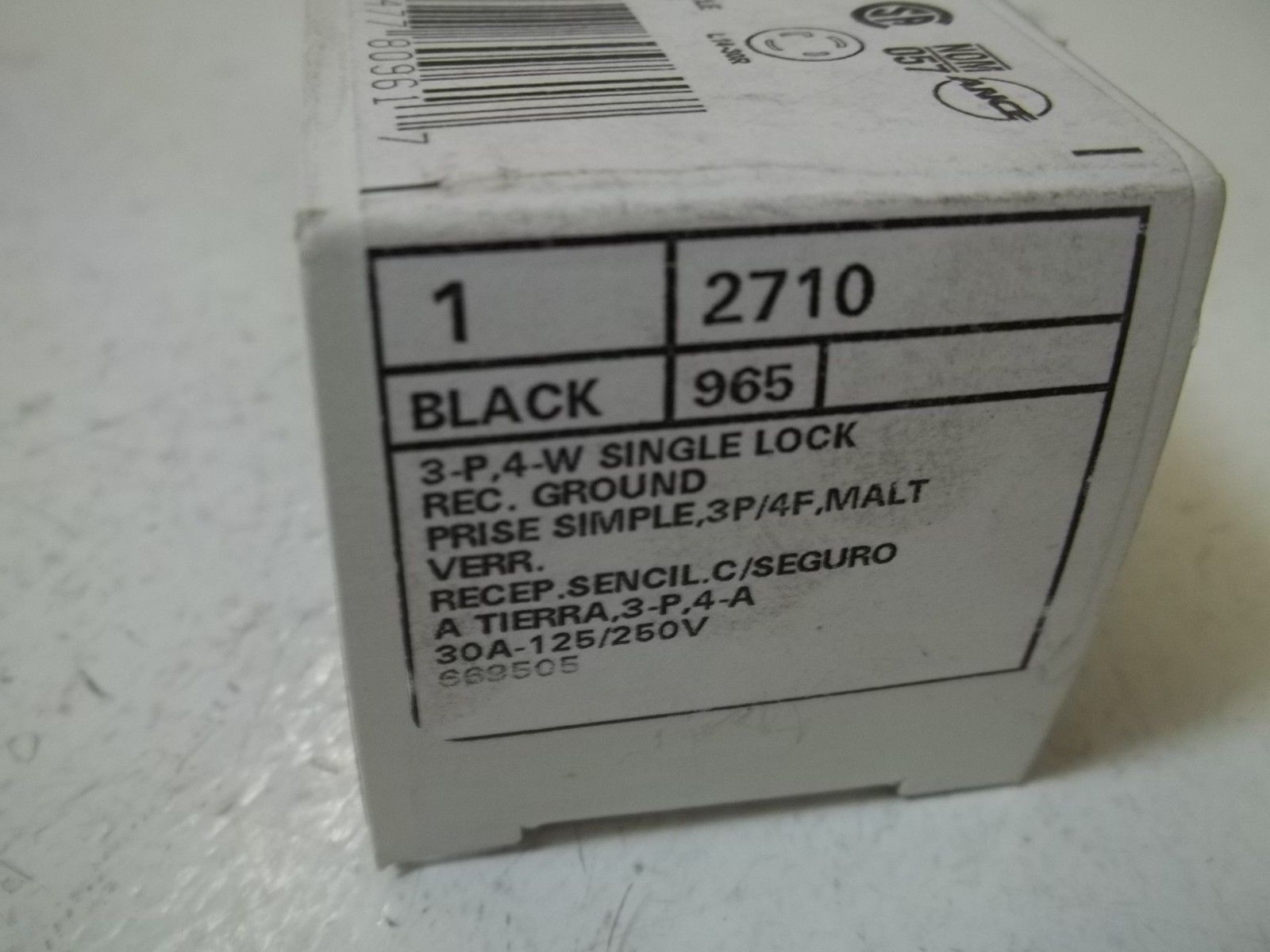 LEVITON 2710 3-P,4-W SINGLE LOCK REC. GROUND  NSMP