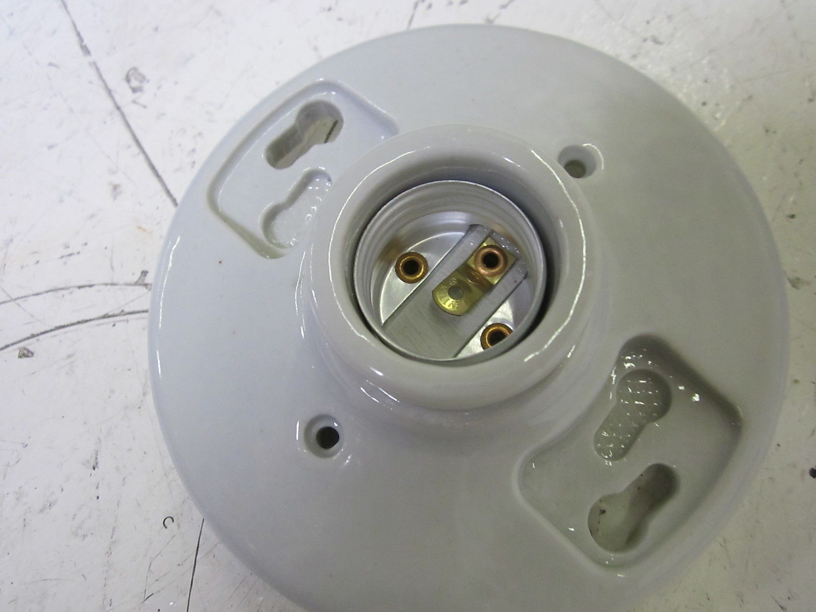 LEVITON 49875 LAMPHOLDER 660W 250V KEYLESS NSMP
