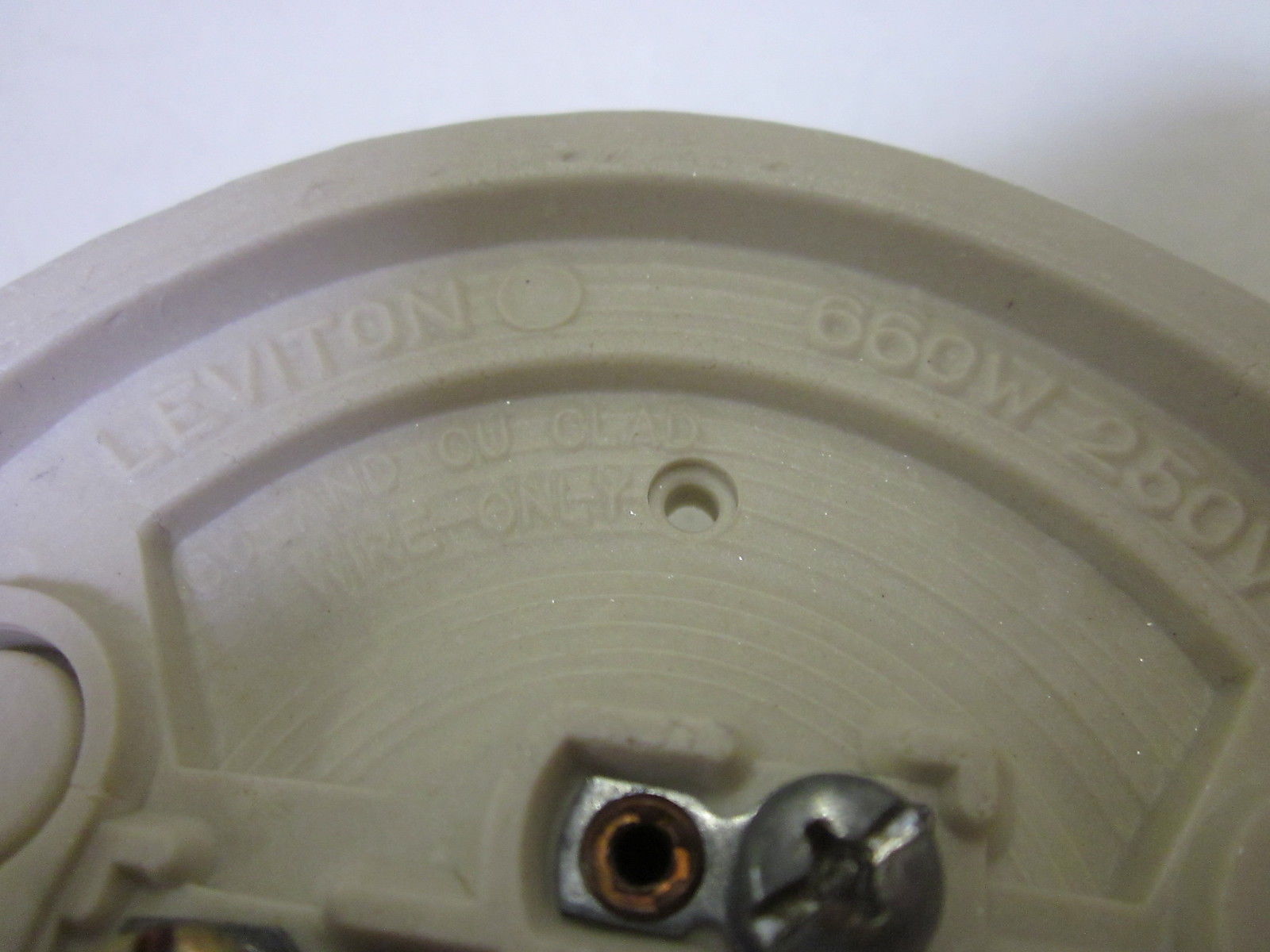 LEVITON 9875-X 660W 250V NSMP