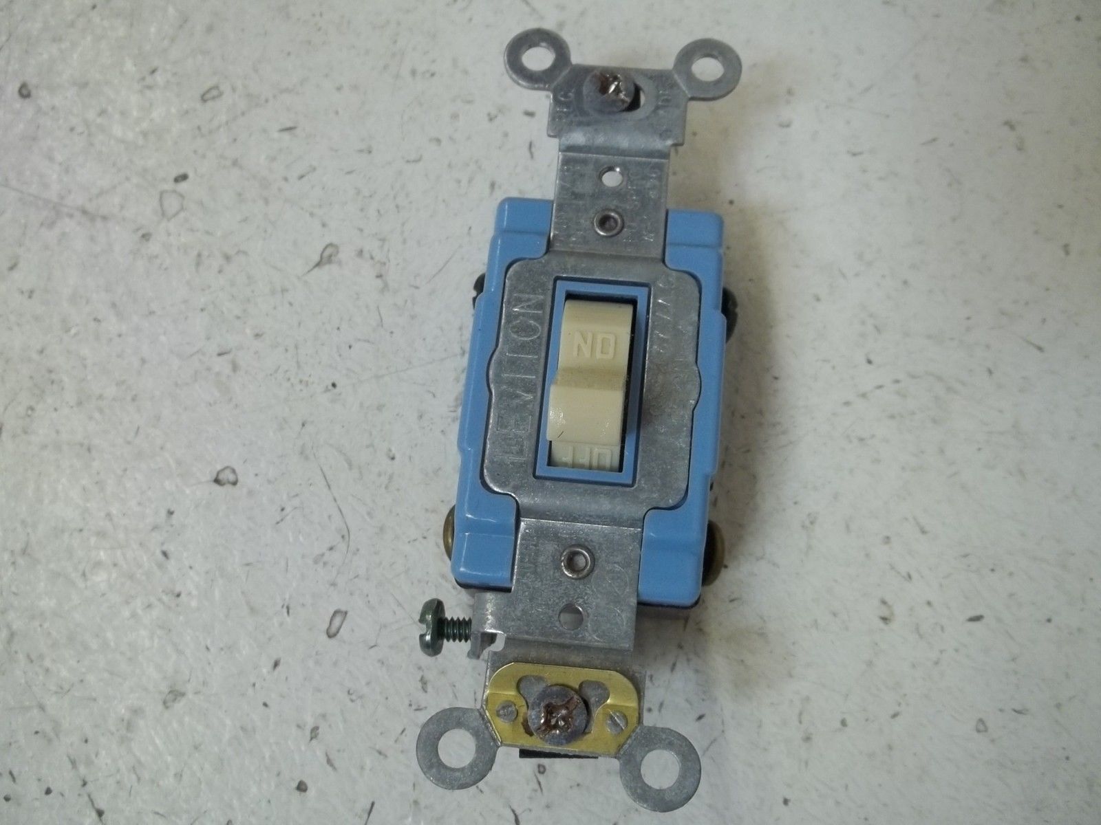 LEVTION 1202-2I TOGGLE WALL LIGHT SWITCH NSMP