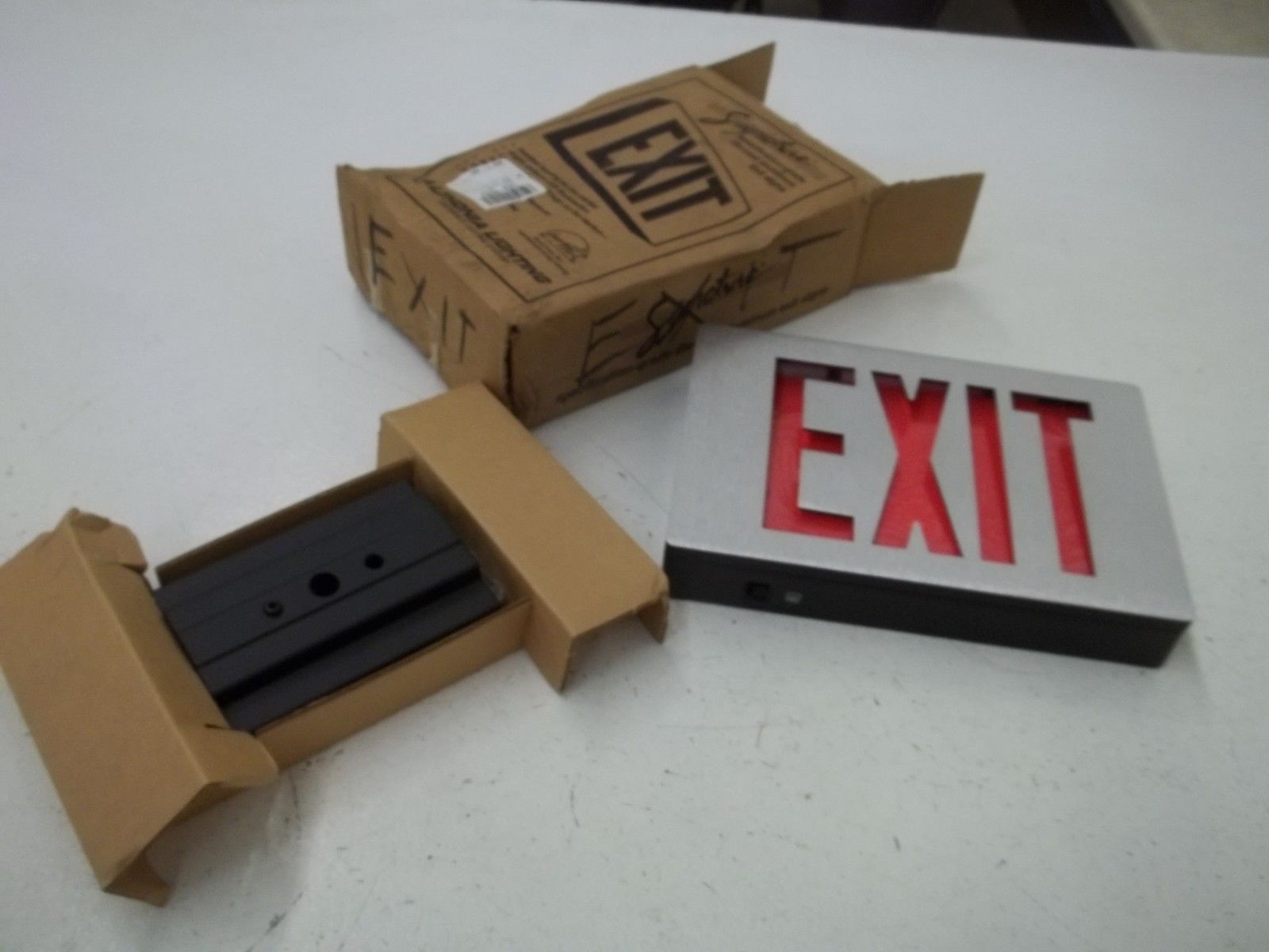LITHONIA LIGHTING 285250 EXIT SIGN *NEW IN BOX*