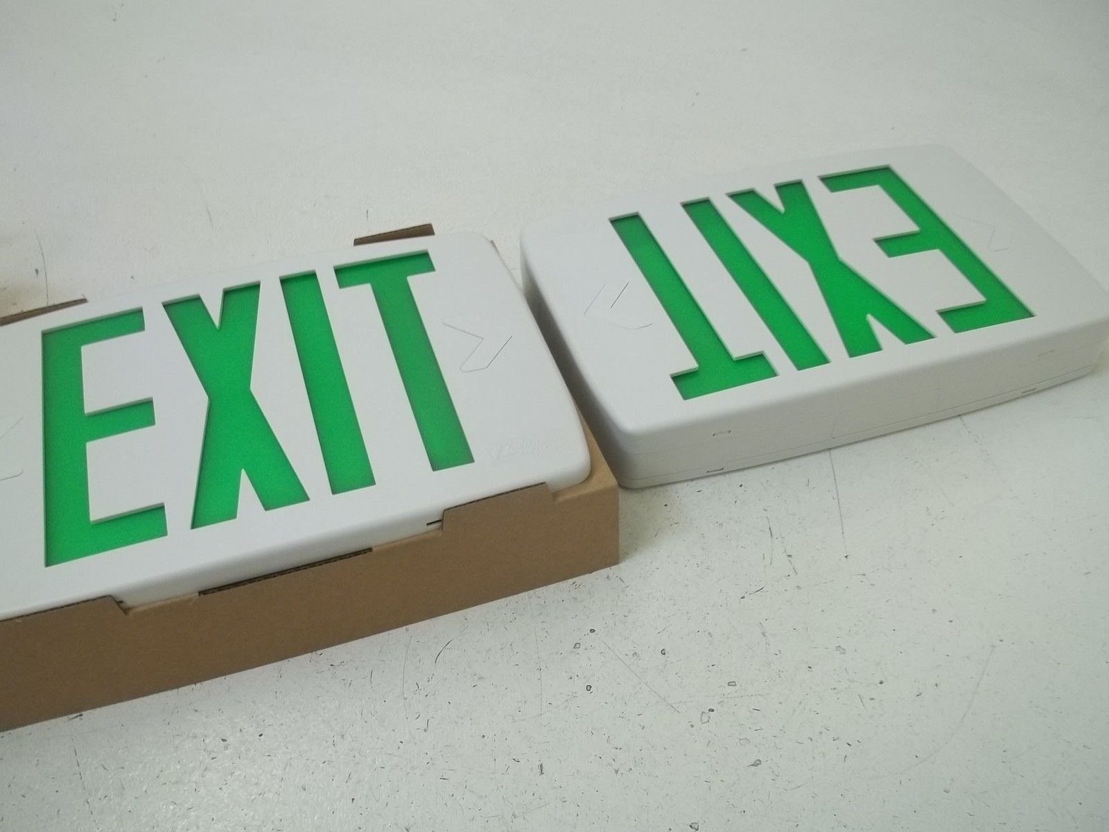 LITHONIA LIGHTING LQMSW3G120/277M6 EXIT SIGN GREEN LETTERS *NEW IN BOX*