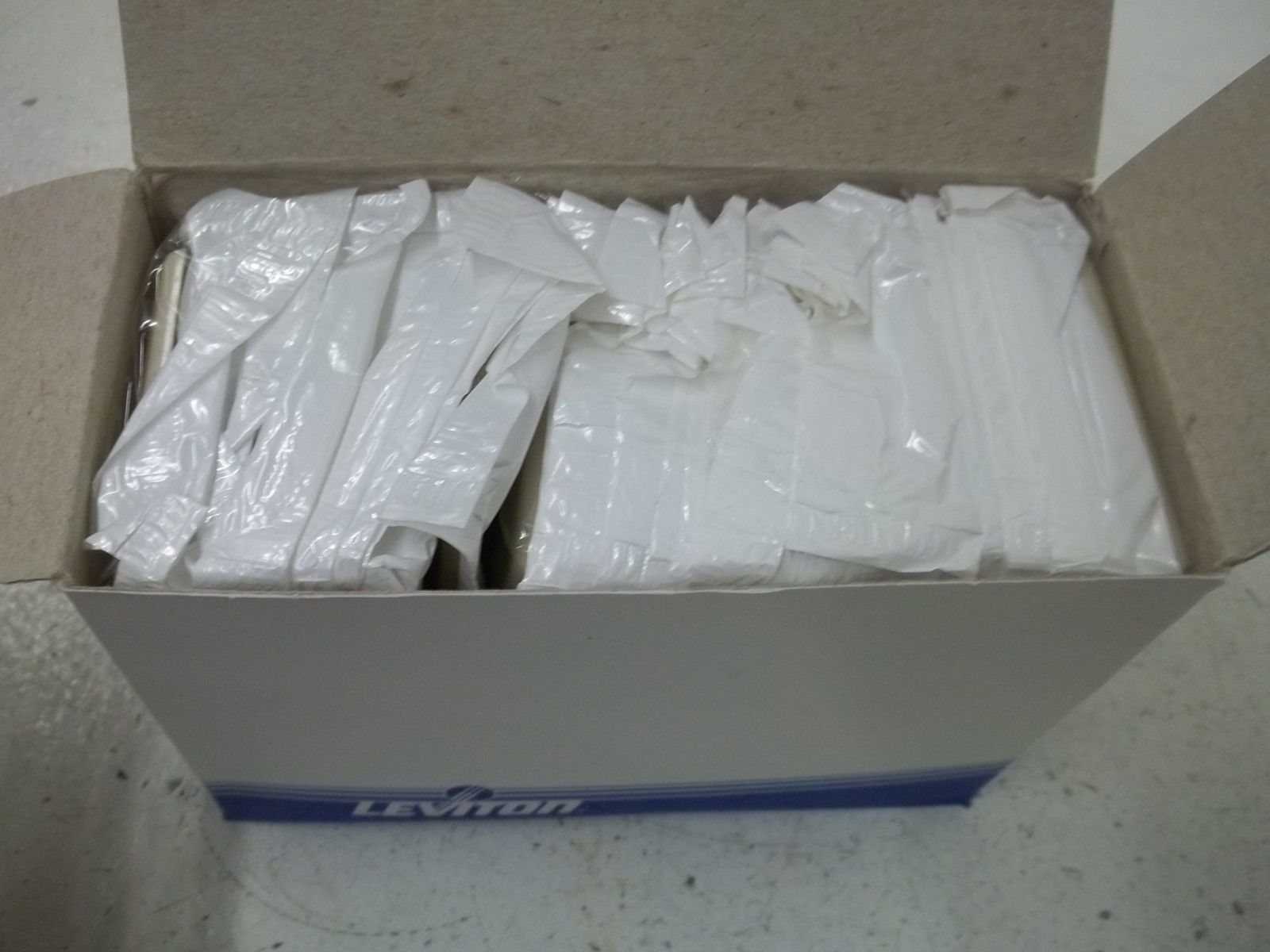 LOT OF 100 LEVITON 86014 PLASTIC SINGLE BLANK PLATE (25 EACH BOX) NSMP