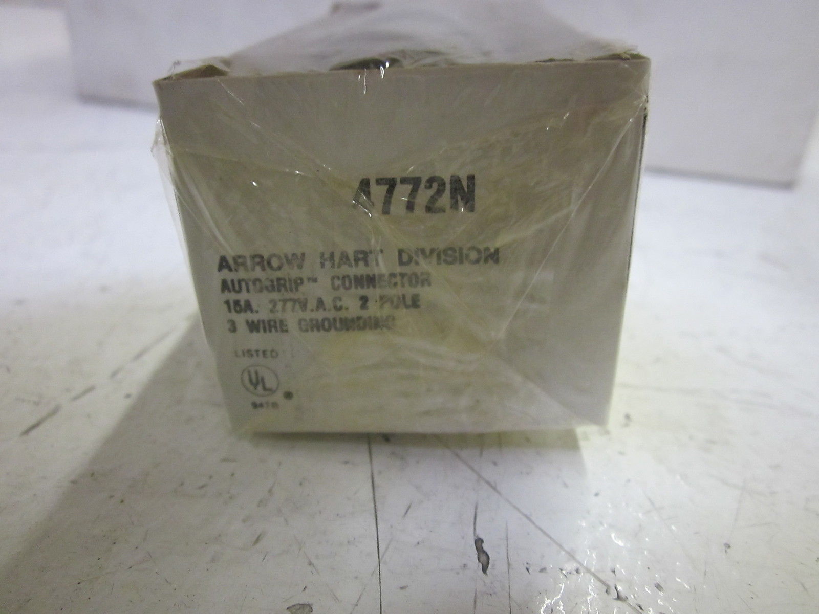 LOT OF 10 ARROW HART 4772N AUTOGRIP LOCKING CONNECTOR 15A 277VAC NSMP