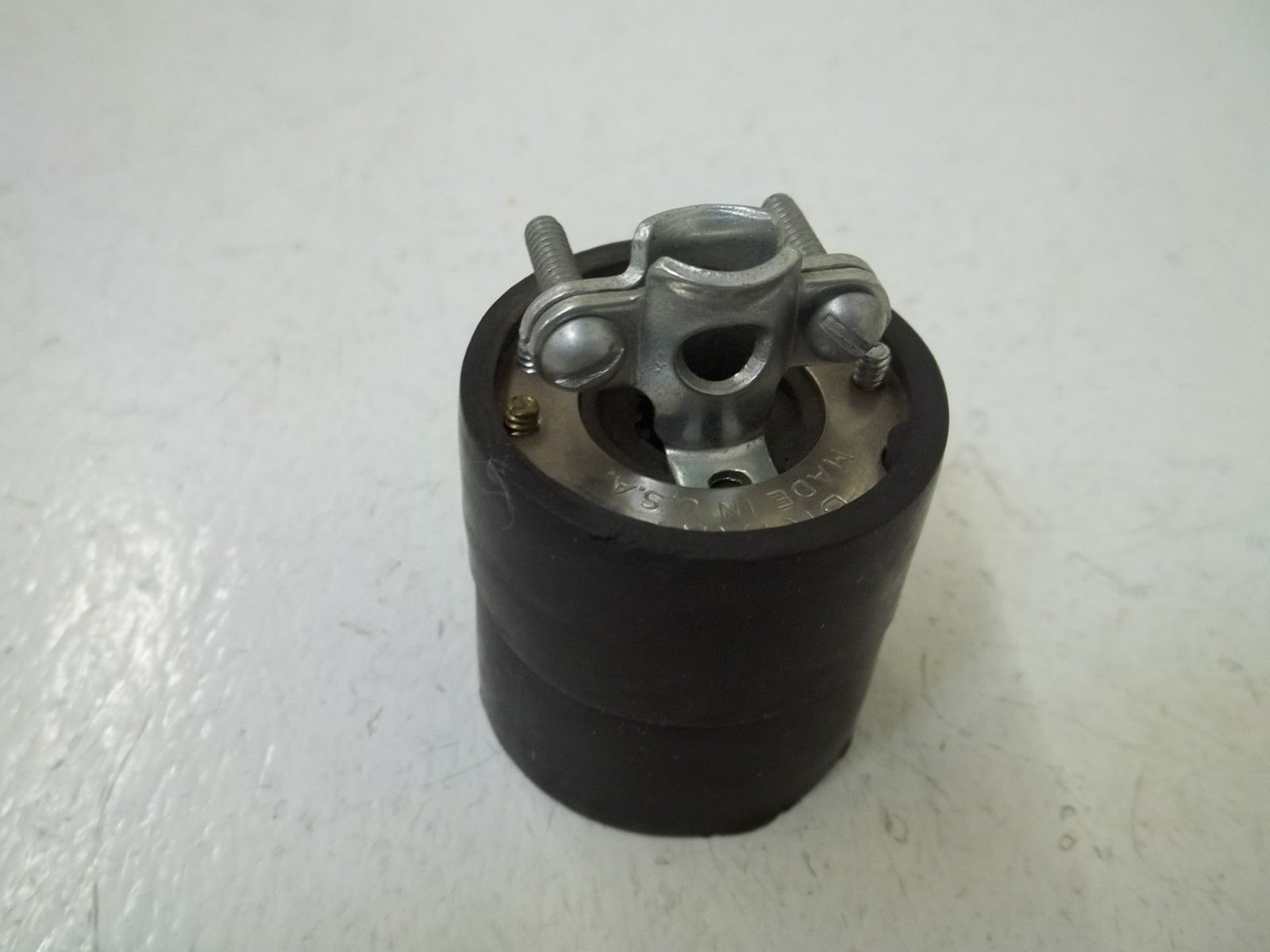 LOT OF 10 BRYANT 5294 BLK RUBBER CONNECTOR BODY (AS PICTURED) NSMP