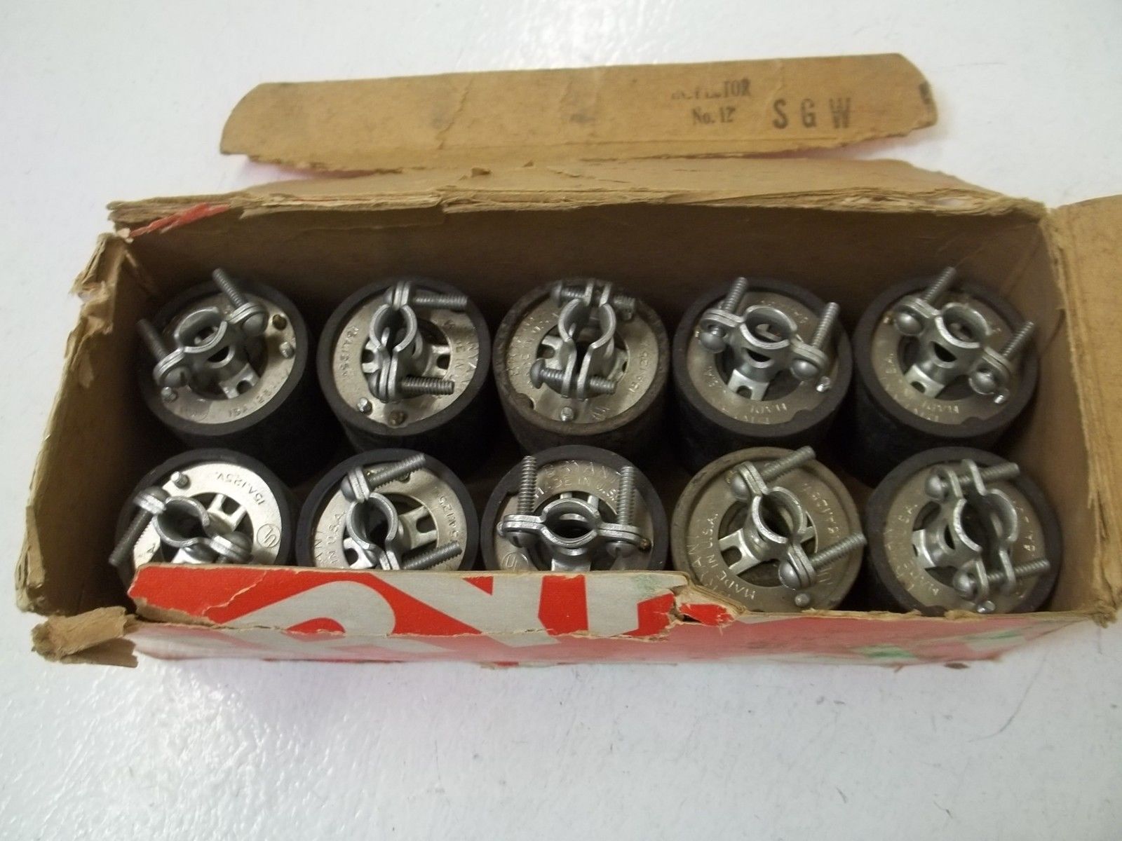 LOT OF 10 BRYANT 5294 BLK RUBBER CONNECTOR BODY (AS PICTURED) NSMP