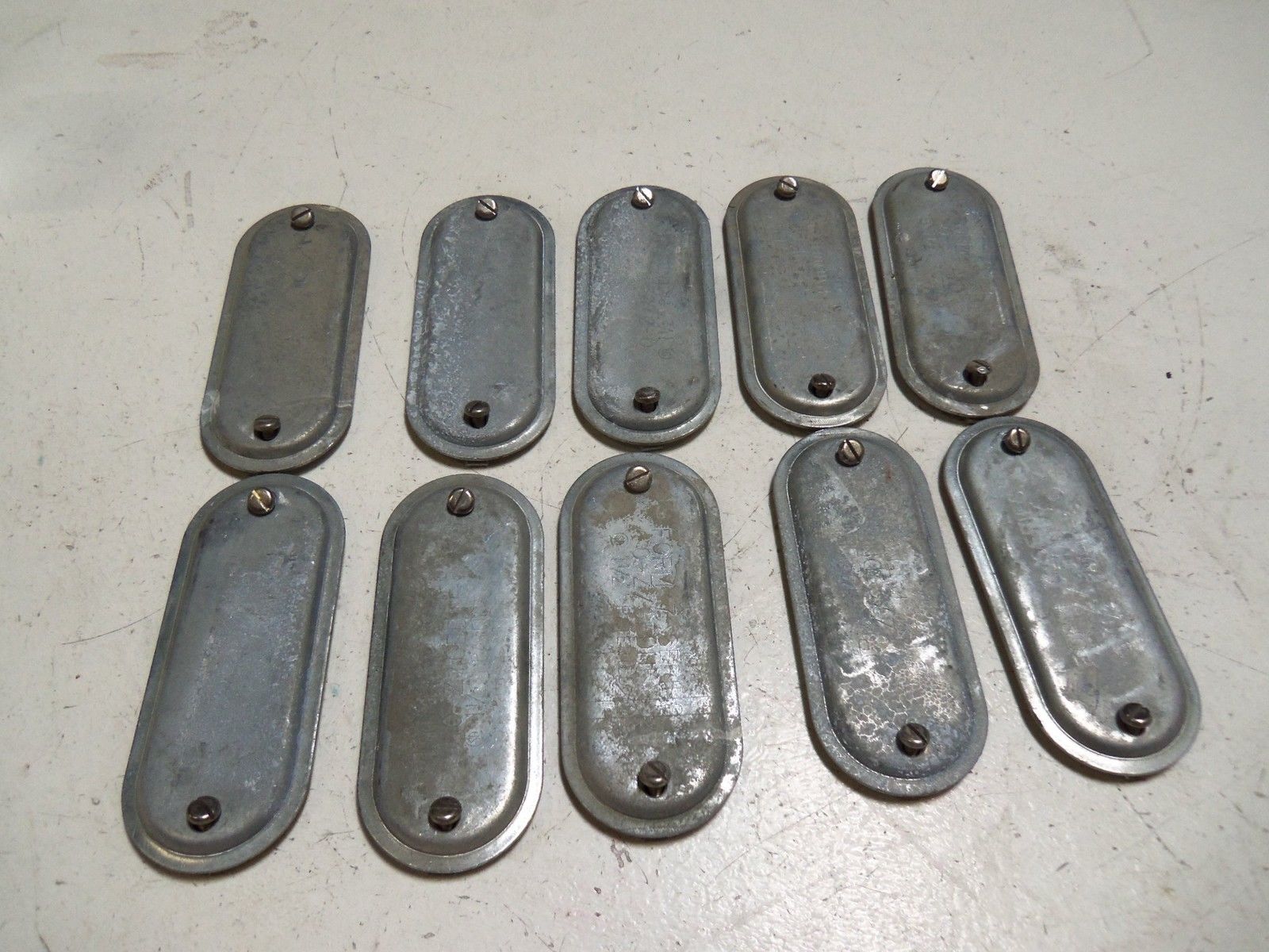 LOT OF 10 EGS 570 1 1/2" STELL CLIP-ON COVER NSMP