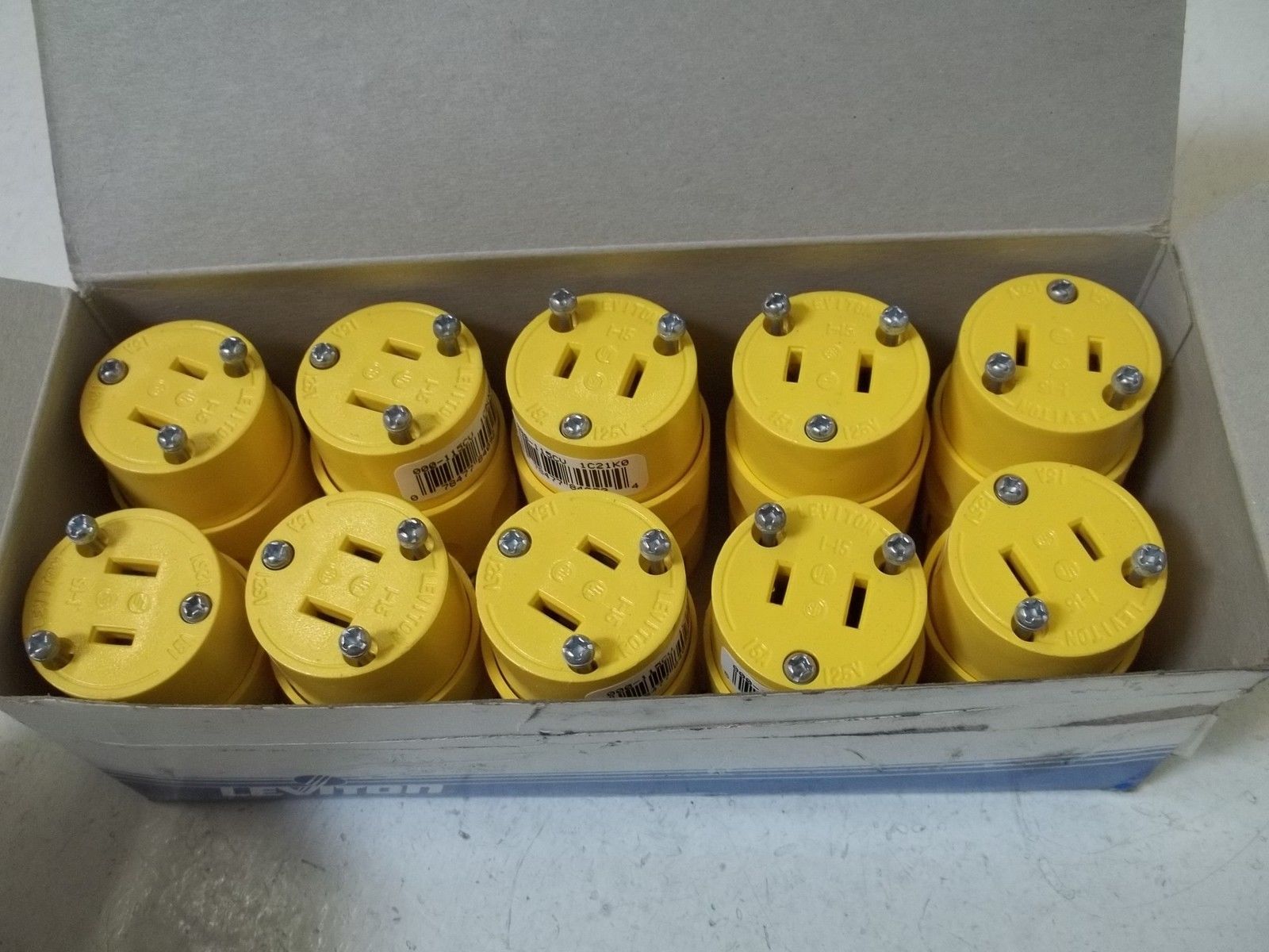 LOT OF 10 LEVITON 115CV 2POLE 2-WIRE ROUND CONNECTOR NSMP