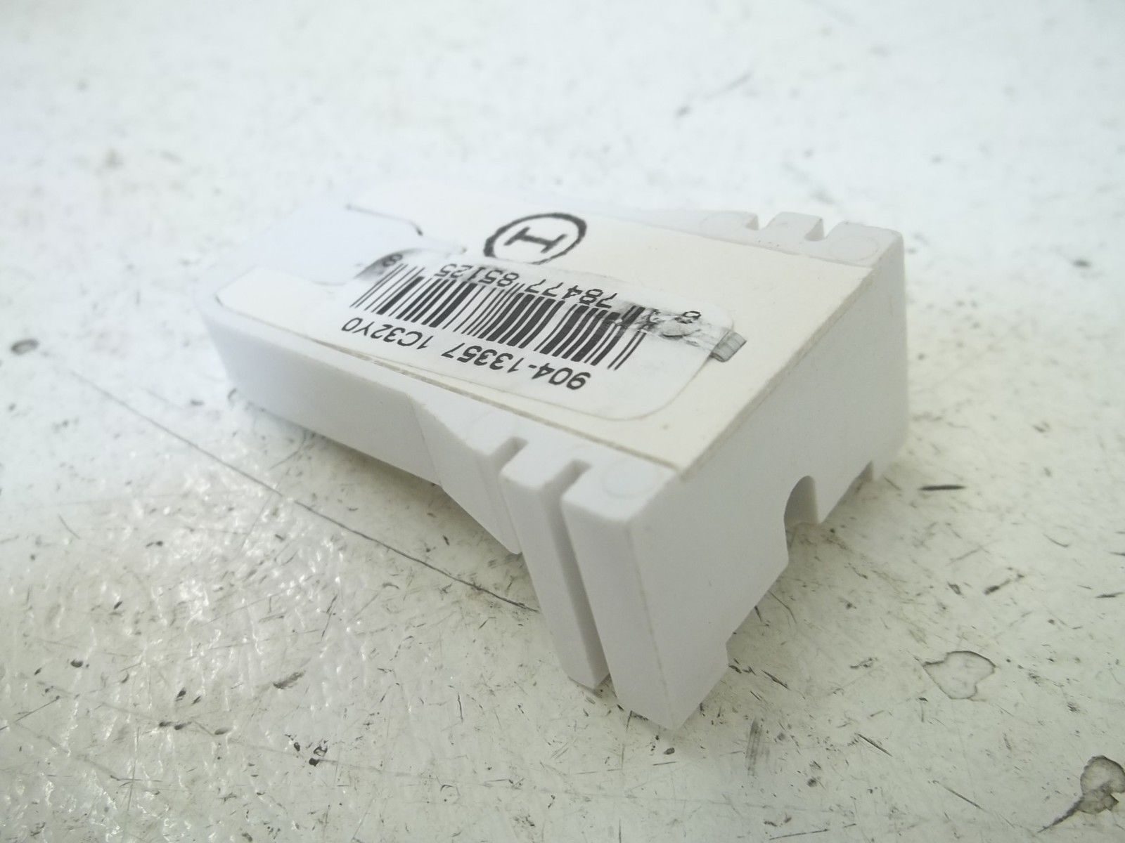 LOT OF 10 LEVITON 13357-N FLUORESCENT LAMPHOLDER HARDWARE ENCLOSEDNSMP