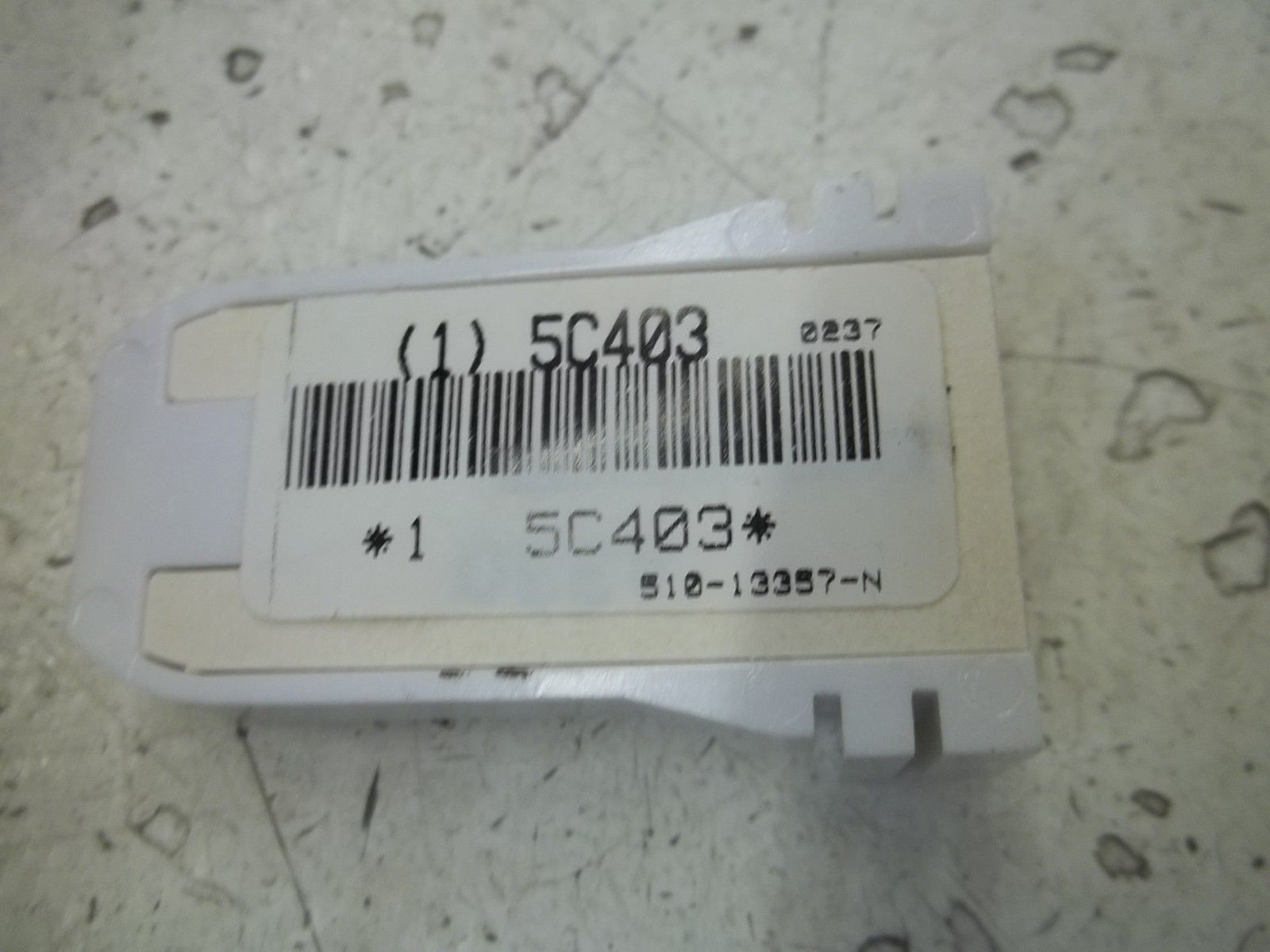 LOT OF 10 LEVITON 13357-N FLUORESCENT LAMPHOLDER 600W-600V NSMP
