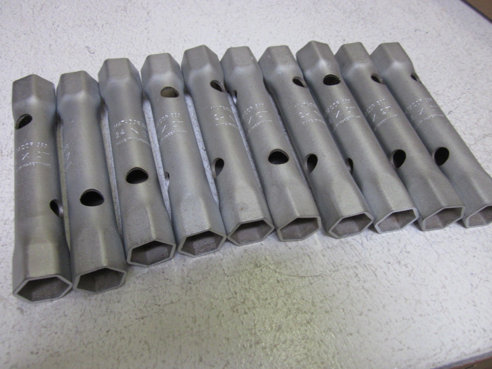 LOT OF 10 MATADOR 24 X 27 380 *NEW NO BOX*