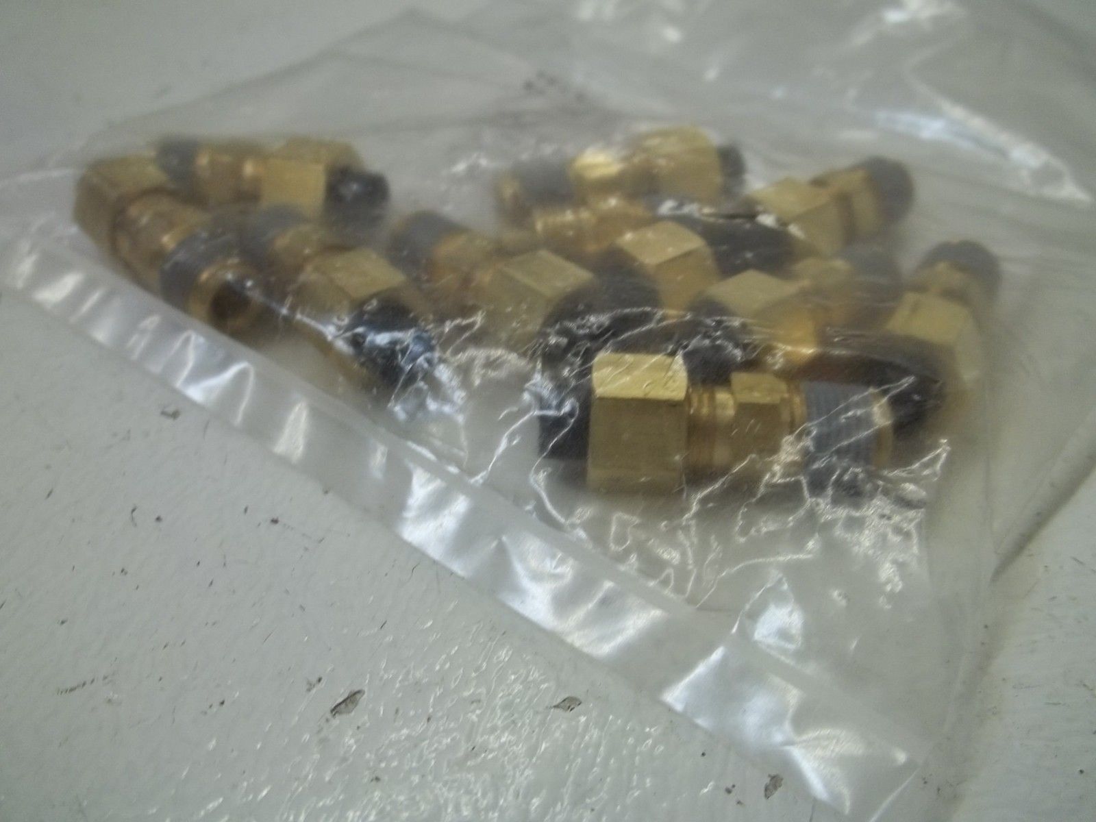 LOT OF 10 NITTA MOORE C1N1/4-PT1/8 FITTINGS NSMP