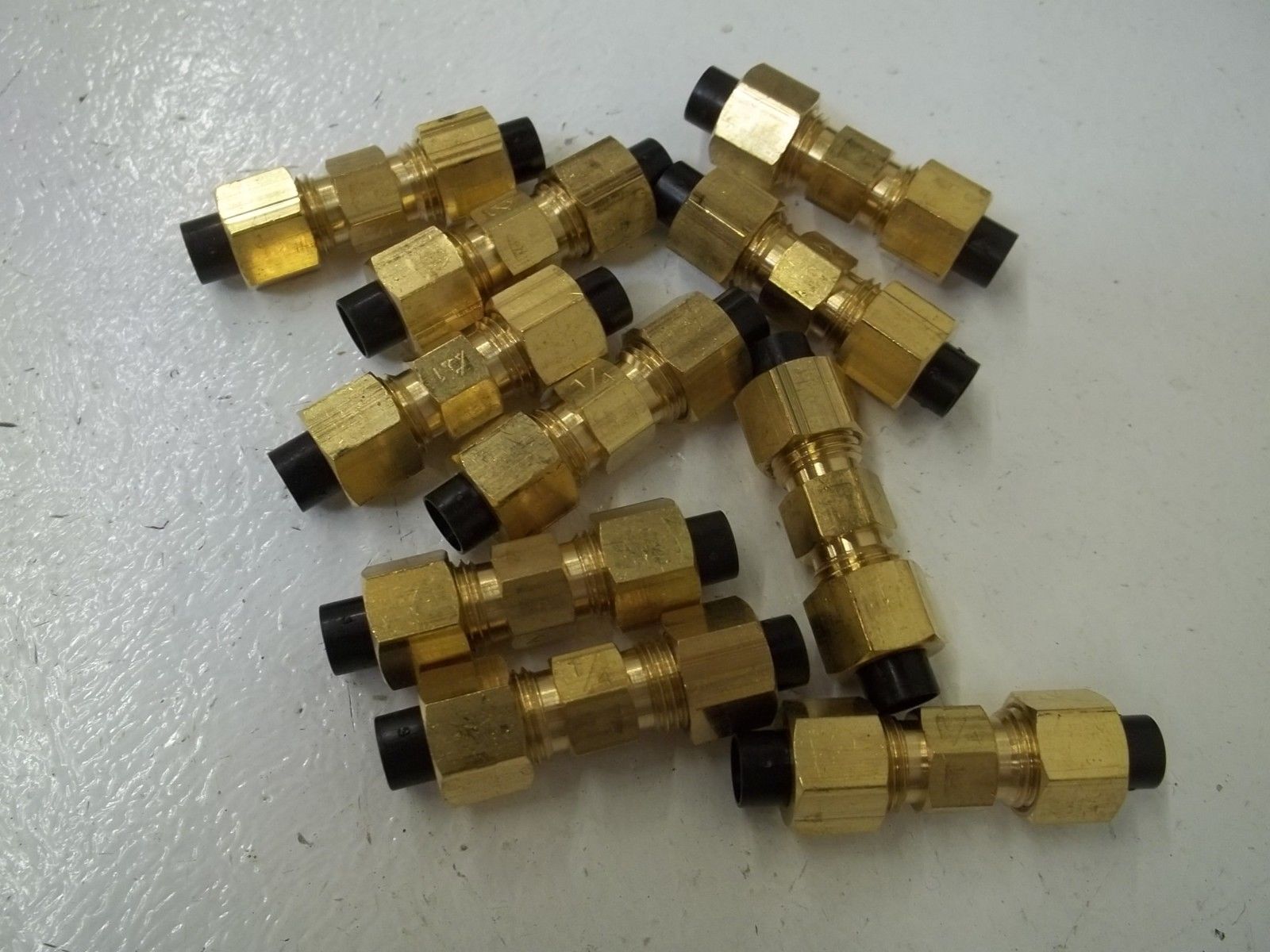 LOT OF 10 NITTA MOORE UC1N1/4 FITTINGS NSNP