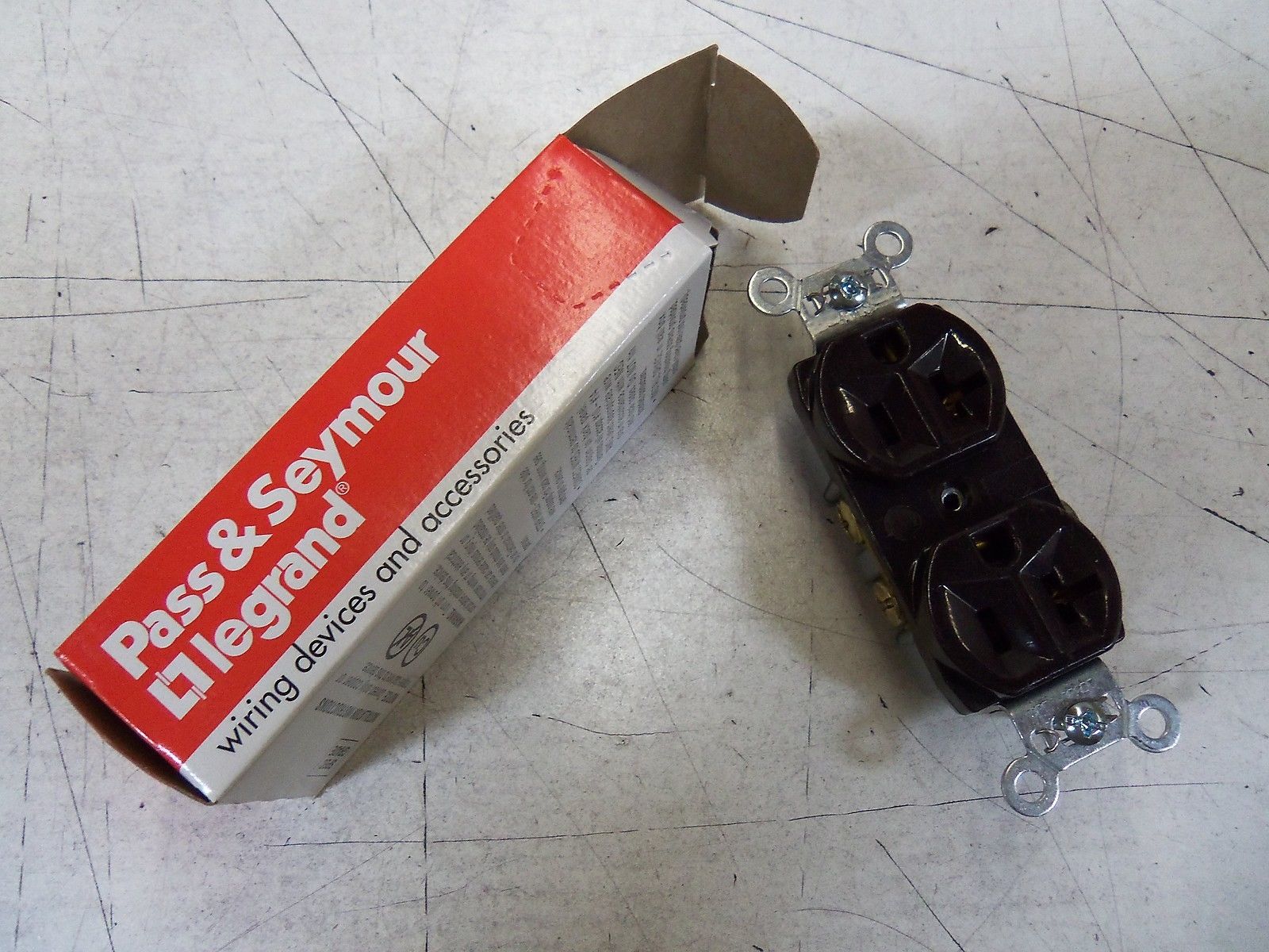 LOT OF 10 PASS & SEYMOUR CR20 *NEW IN BOX*