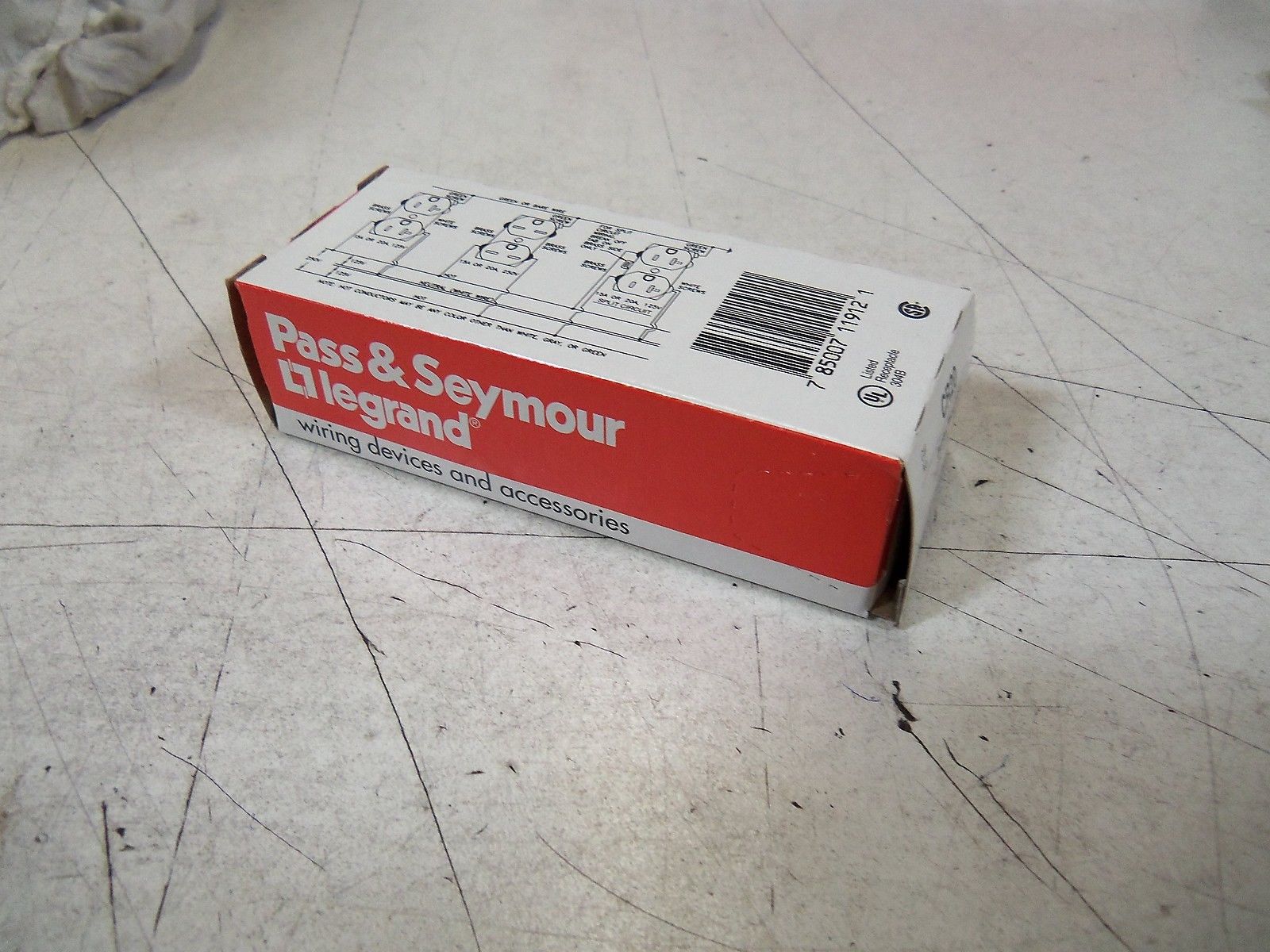 LOT OF 10 PASS & SEYMOUR CR20 *NEW IN BOX*