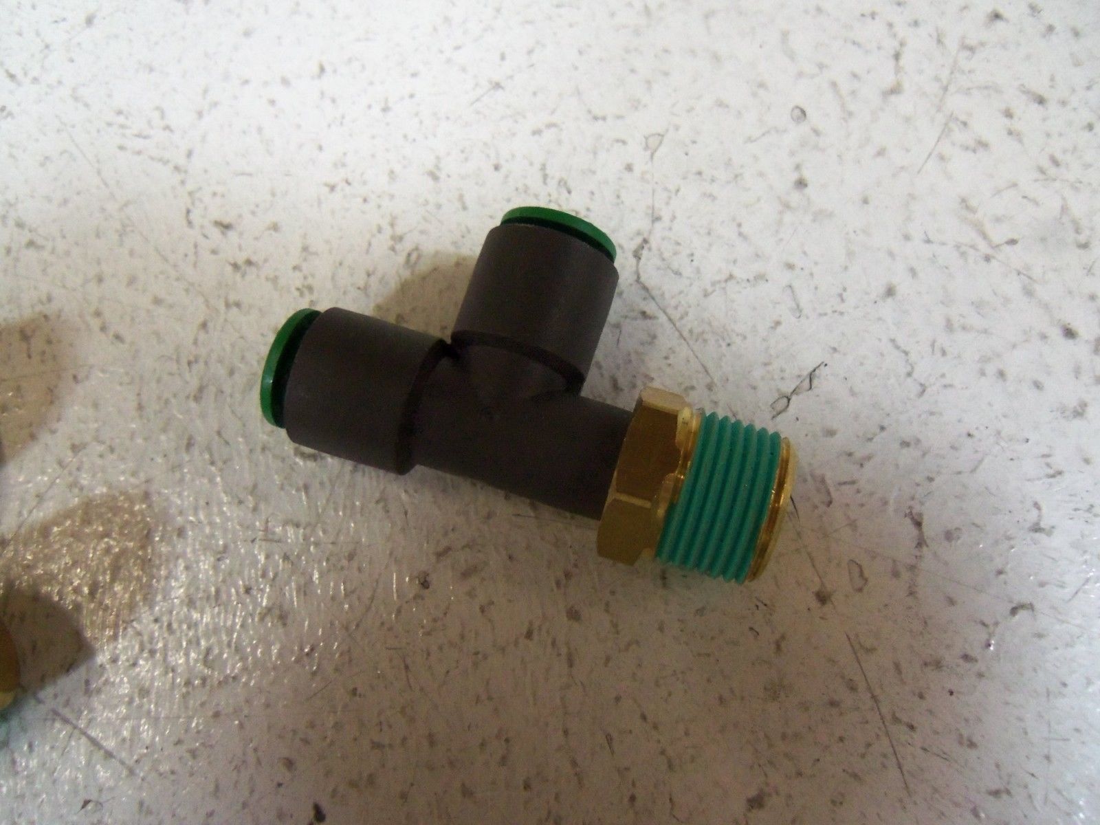 LOT OF 10  SMC FITTING  KRY08-03S NSNP