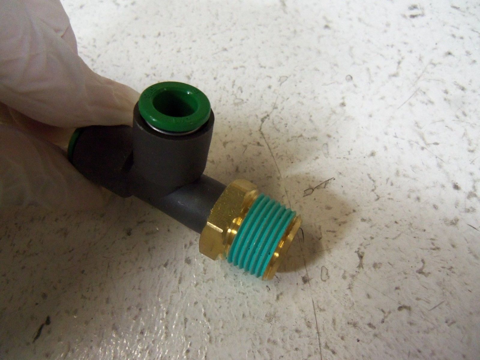 LOT OF 10  SMC FITTING  KRY08-03S NSNP