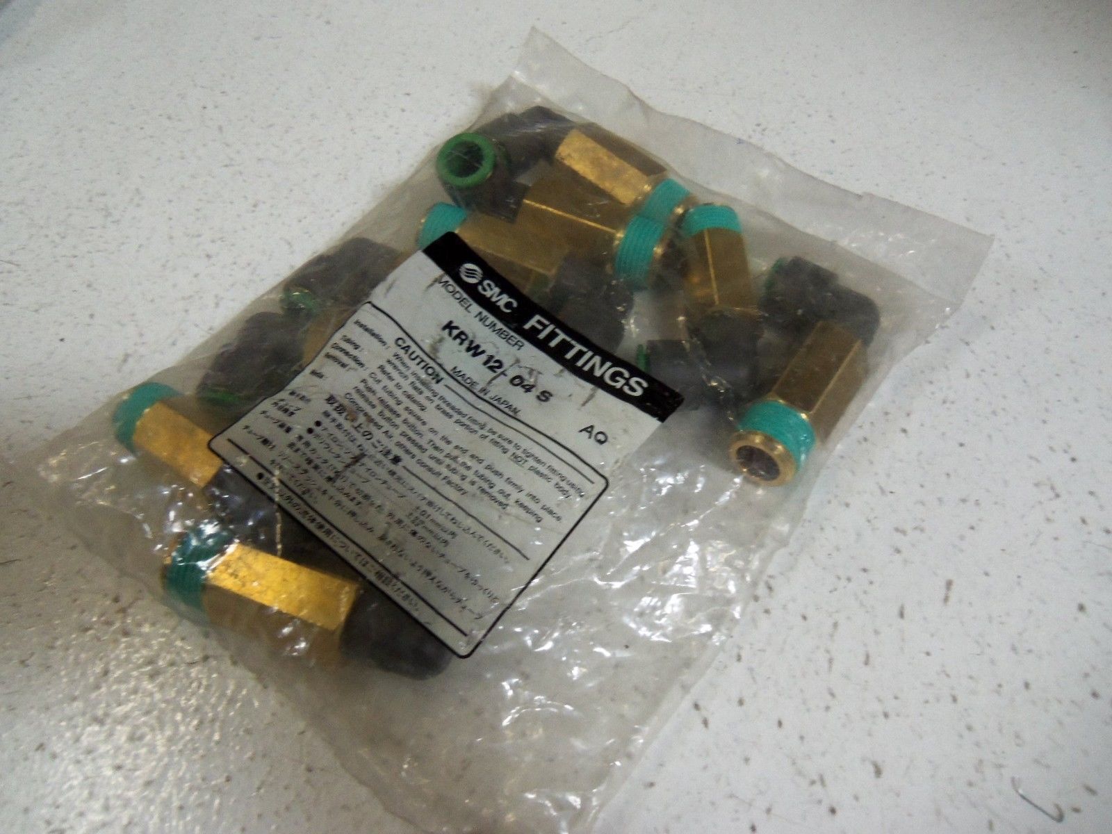 LOT OF 10  SMC FITTINGS KRW12-04S NSMP