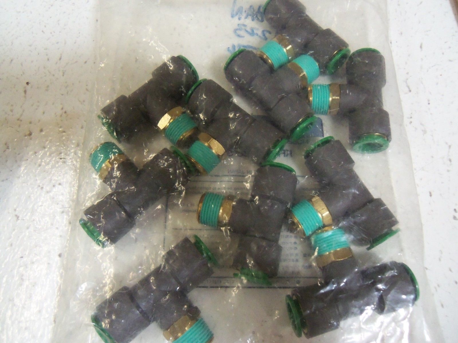 LOT OF 10  SMC FITTINGS KRT12-03S NSMP