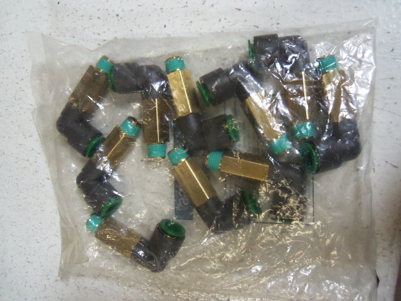 LOT OF 10 SMC FITTINGS KRW12-02S NSMP