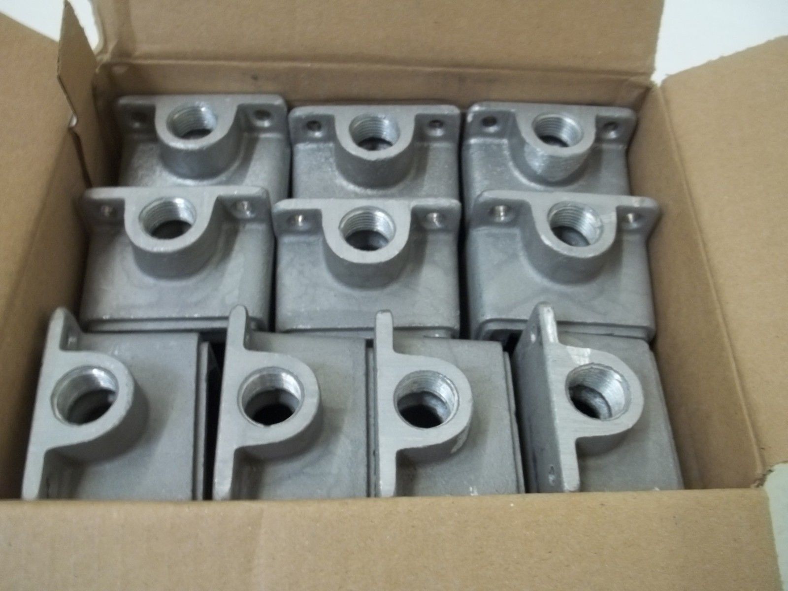 LOT OF 10 THOMAS & BETTS CIFSC-1G-1/2 1 GANG NSMP