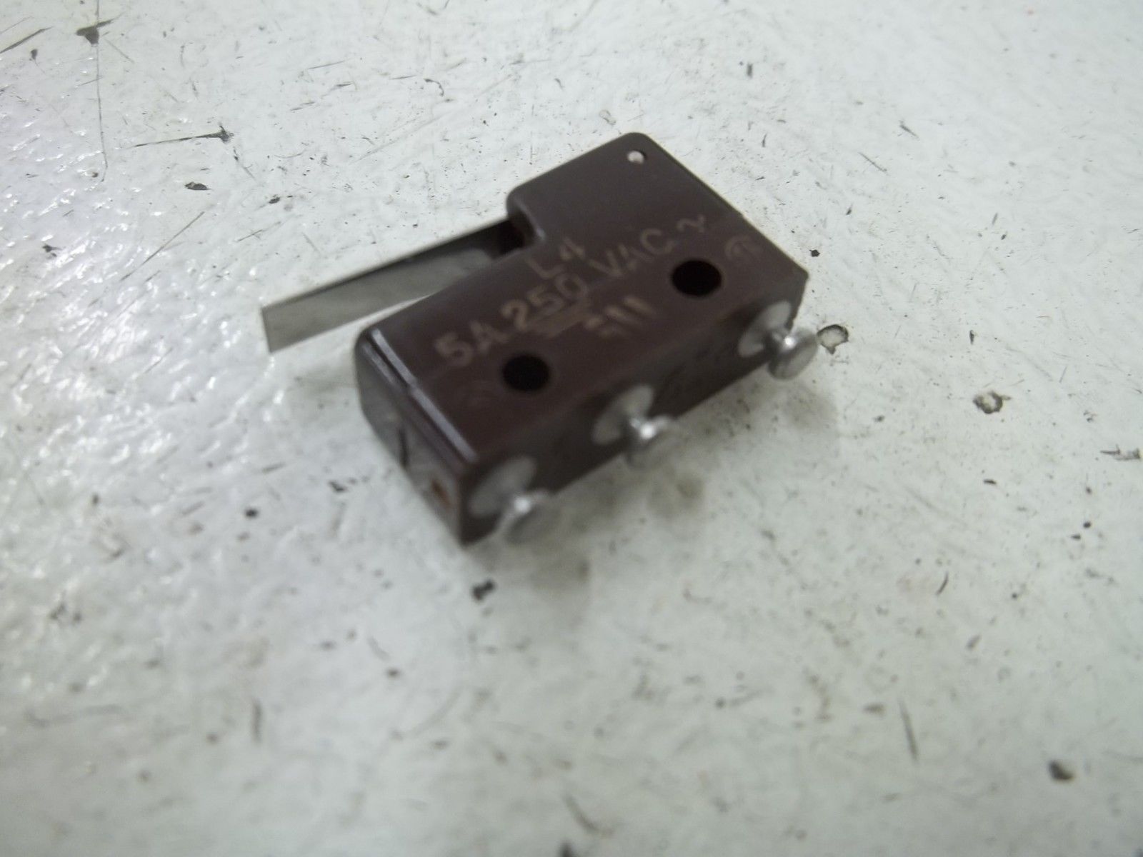 LOT OF 11 HONEYWELL 311SM1-T SNAP LIMIT SWITCH NSMP