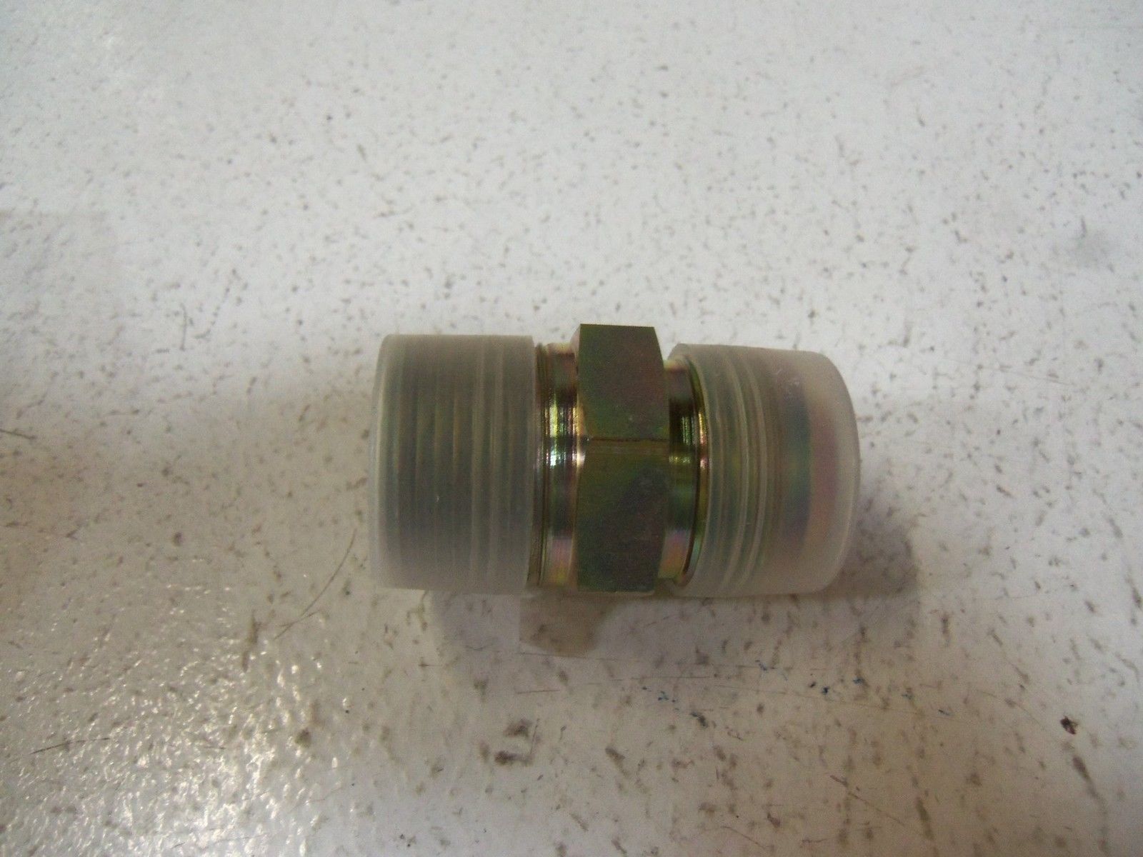 LOT OF 11 STEEL HYDRAULIC FITTING WHC5205 X 16 NSNP