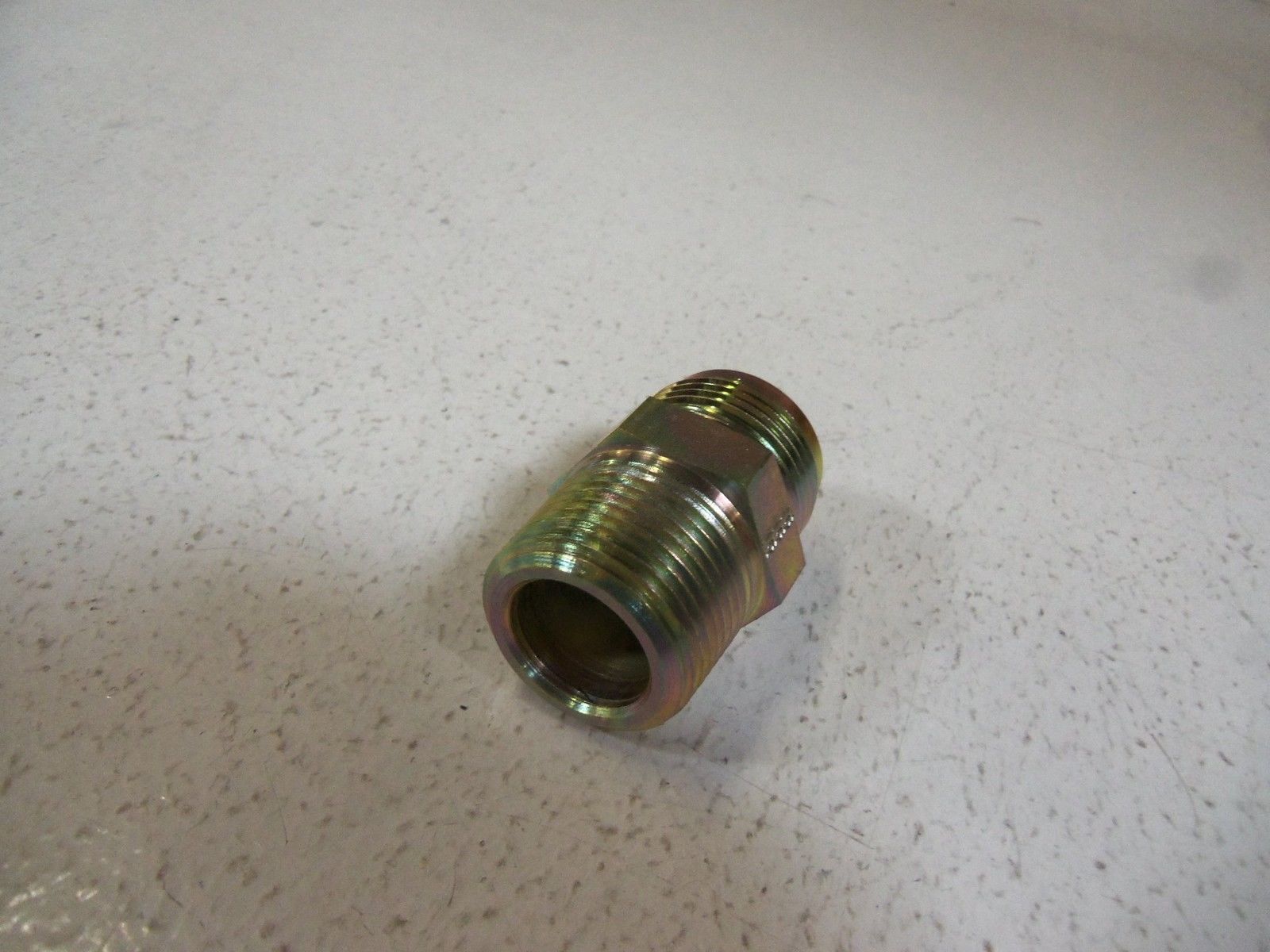 LOT OF 11 STEEL HYDRAULIC FITTING WHC5205 X 16 NSNP