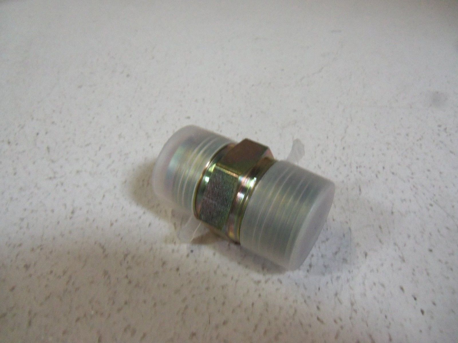 LOT OF 11 STEEL HYDRAULIC FITTING WHC5205 X 16 NSNP