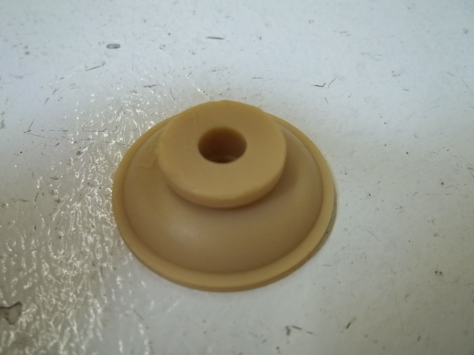 LOT OF 12 GOSS INTERNATIONAL CORPORATION CS000357 SUCTION CUPS NSMP